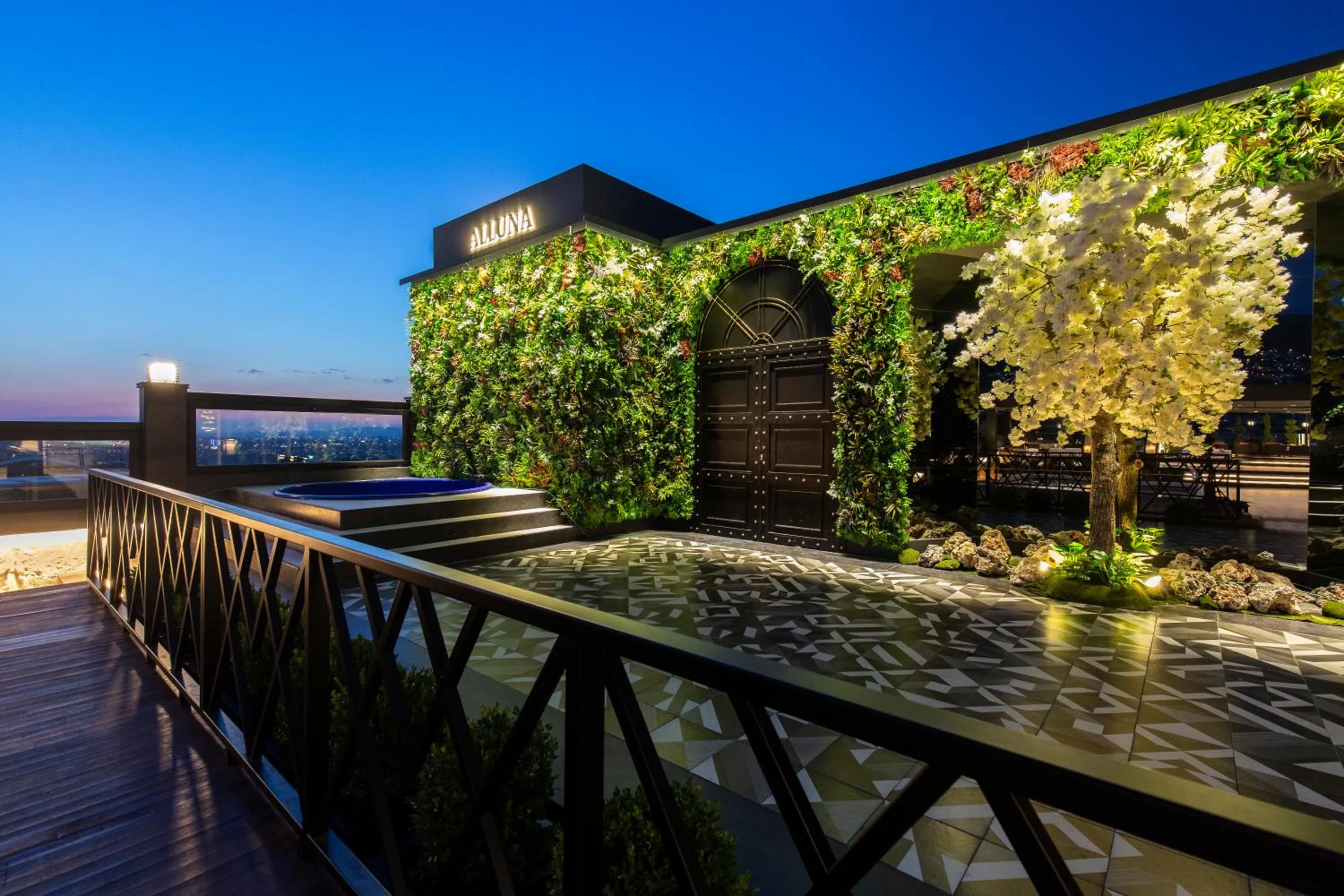 Restaurant/places to eat in Almira Hotel Thermal Spa & Convention Center