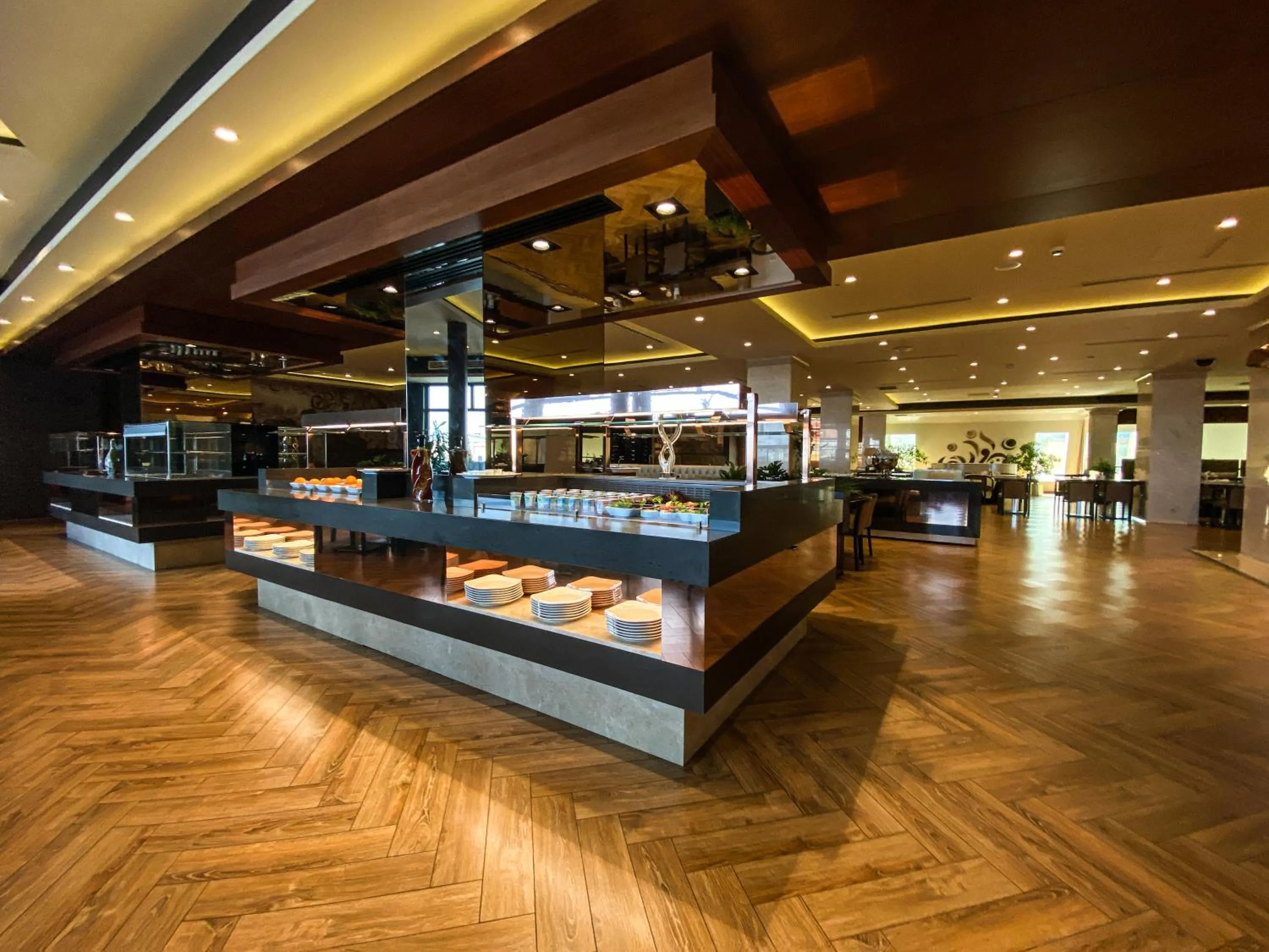 Restaurant/places to eat in Almira Hotel Thermal Spa & Convention Center