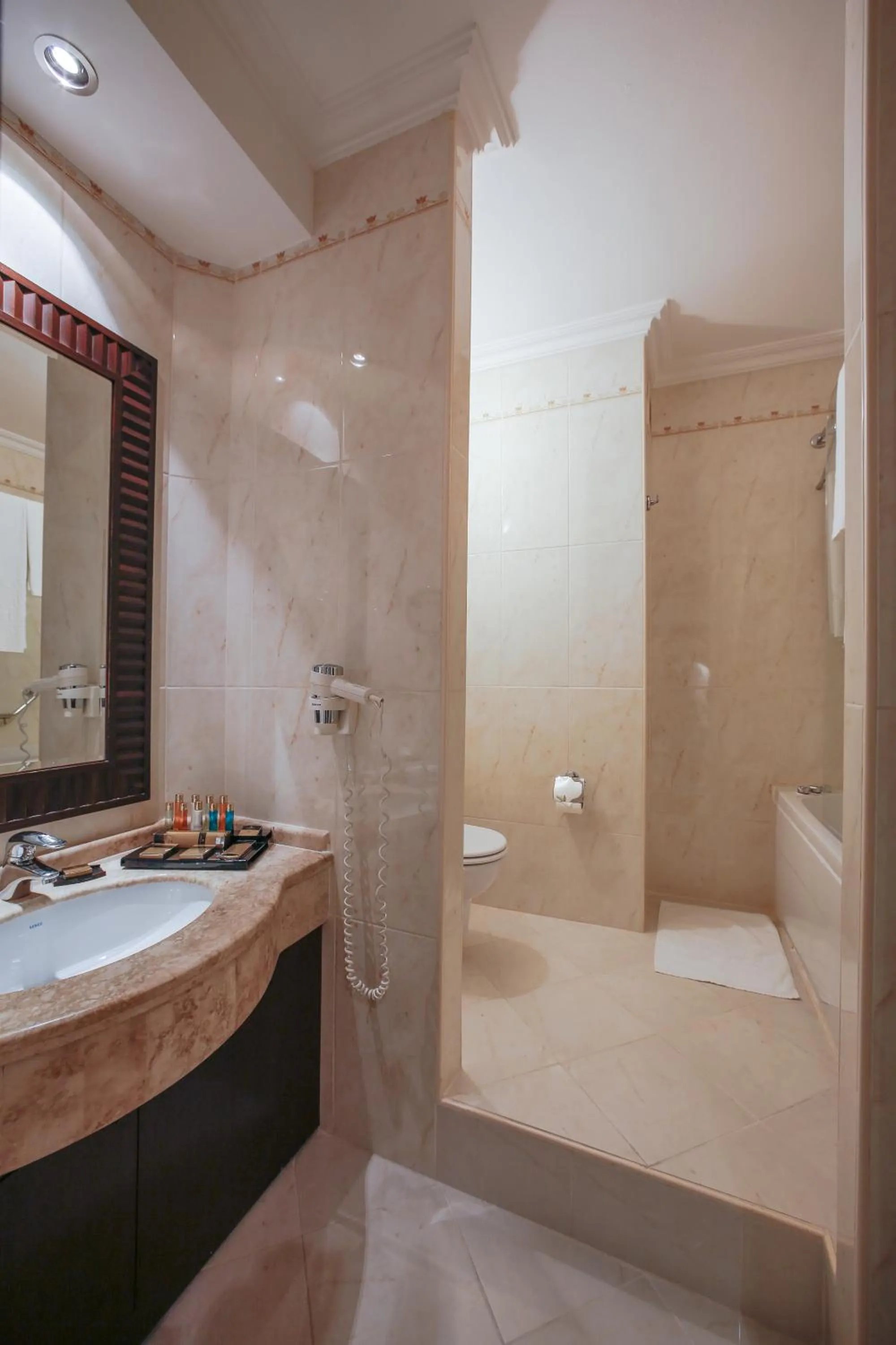 Bathroom in Almira Hotel Thermal Spa & Convention Center