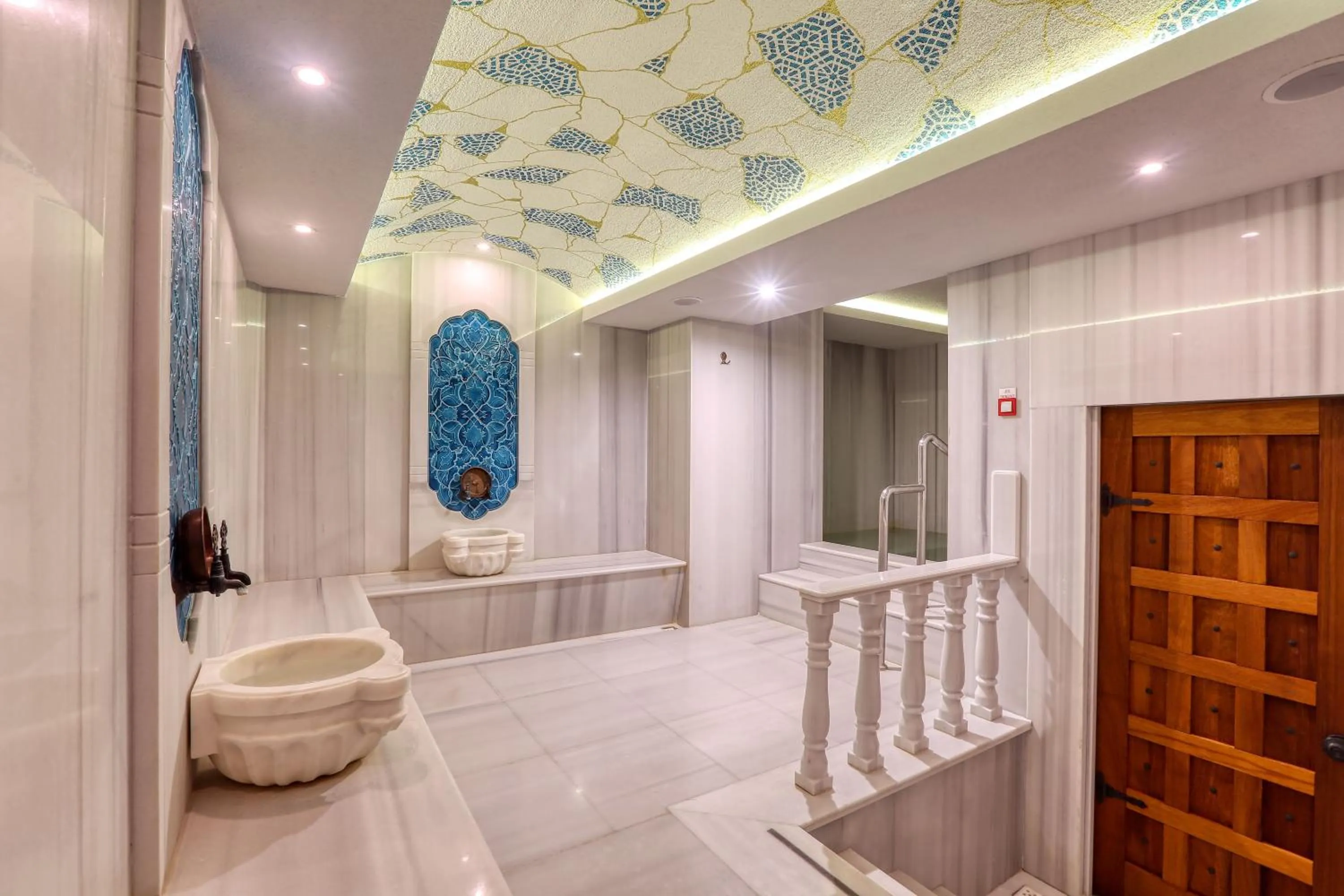 Spa and wellness centre/facilities in Almira Hotel Thermal Spa & Convention Center