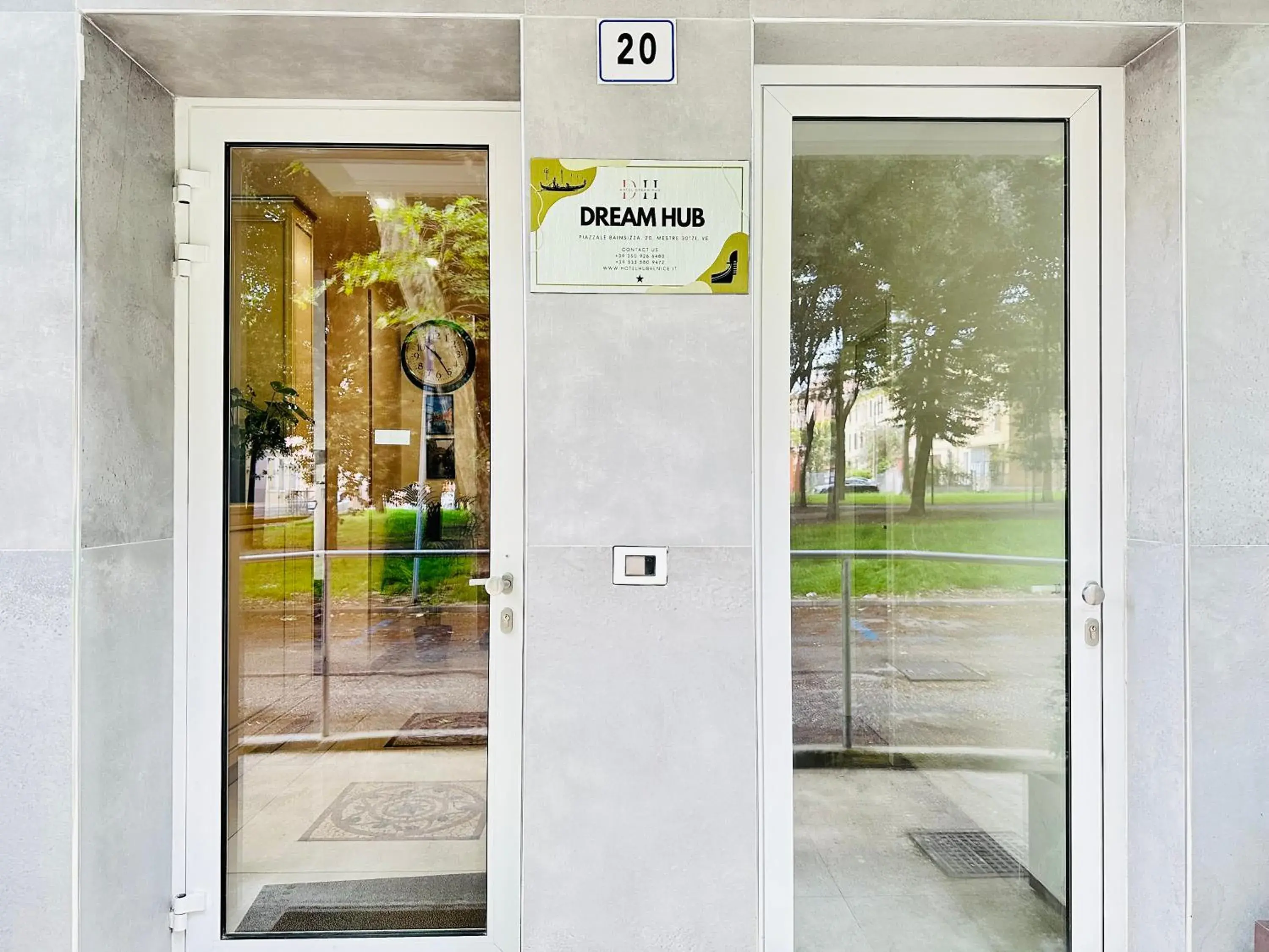 Property building in Venice Hub Property building in Venice Hub