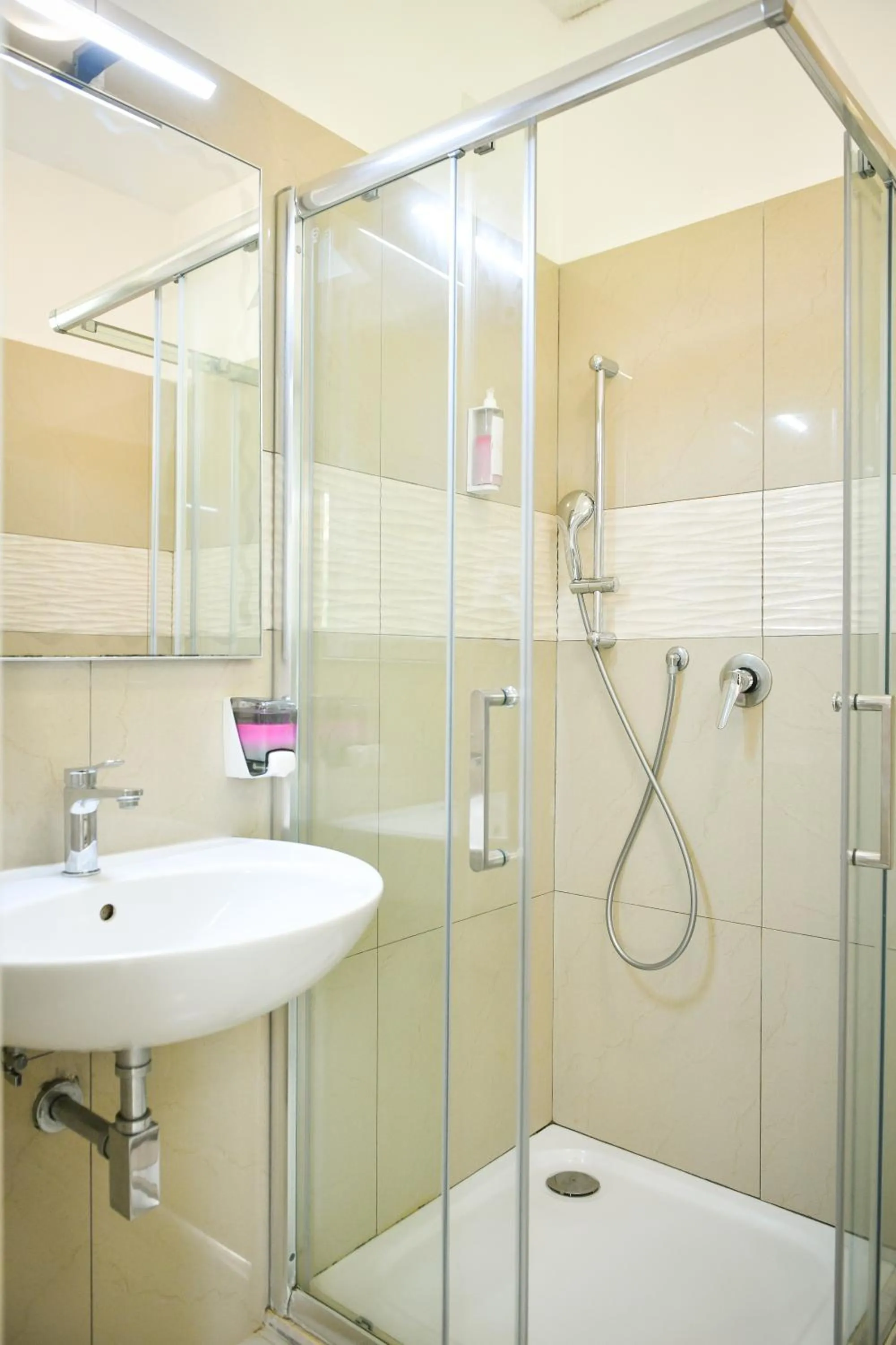 Shower in Venice Hub