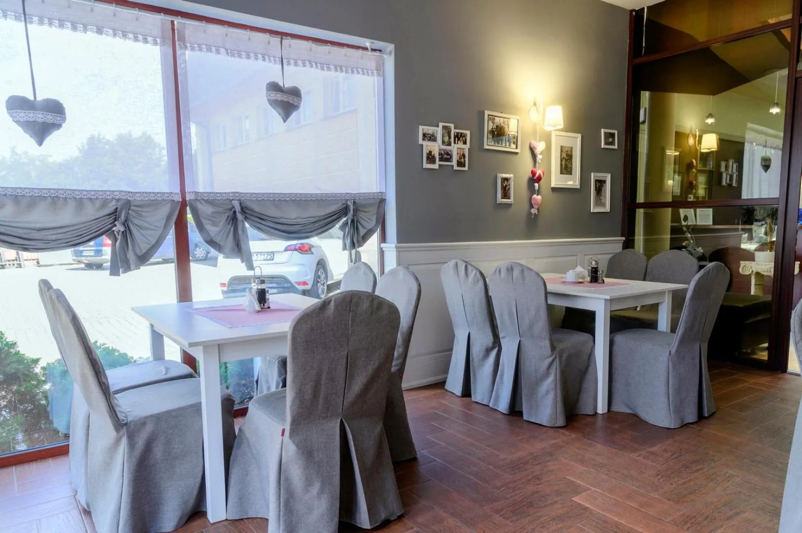 Restaurant/places to eat in Hotel Relax