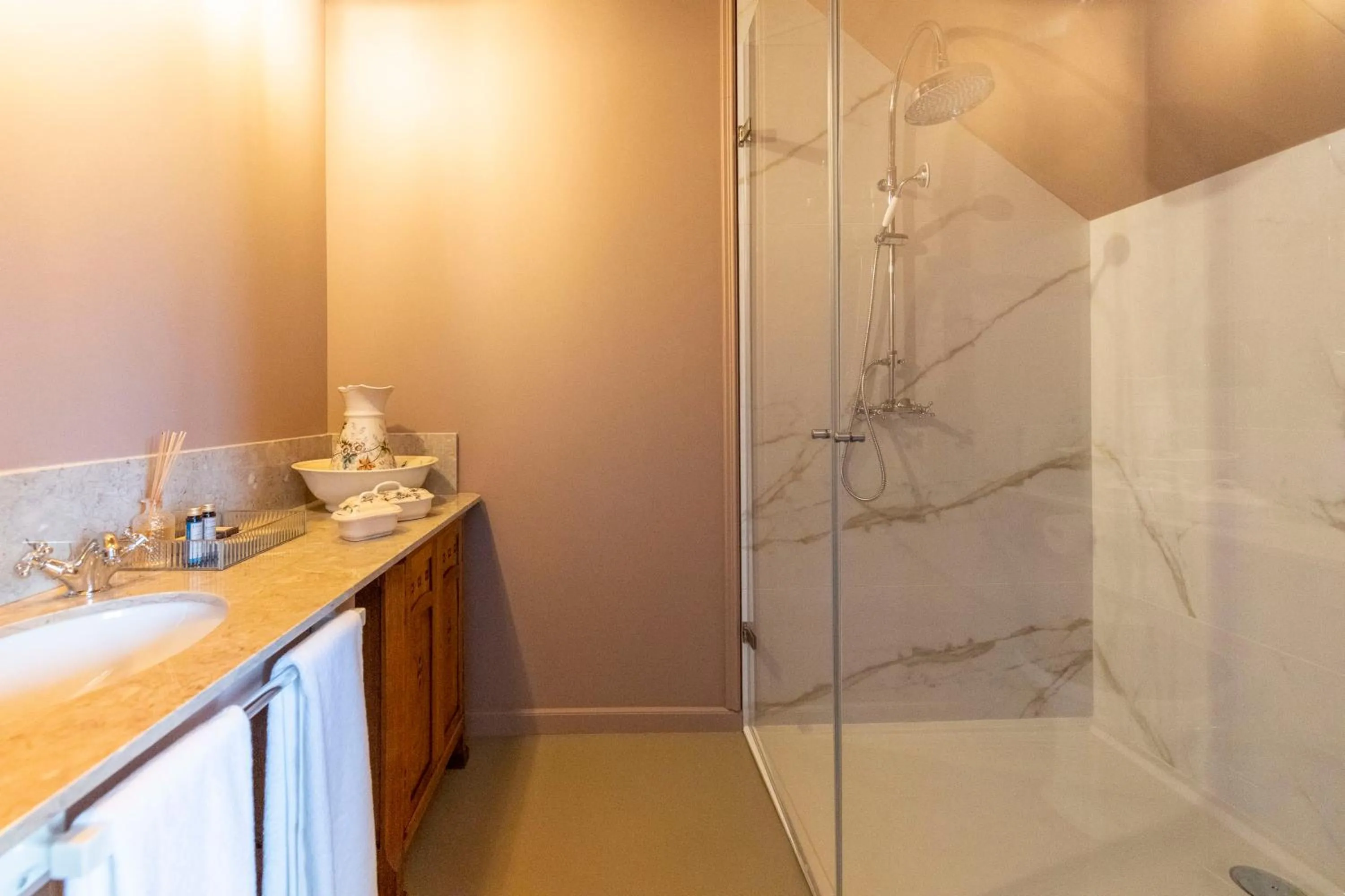 Toilet in The Grove Houses