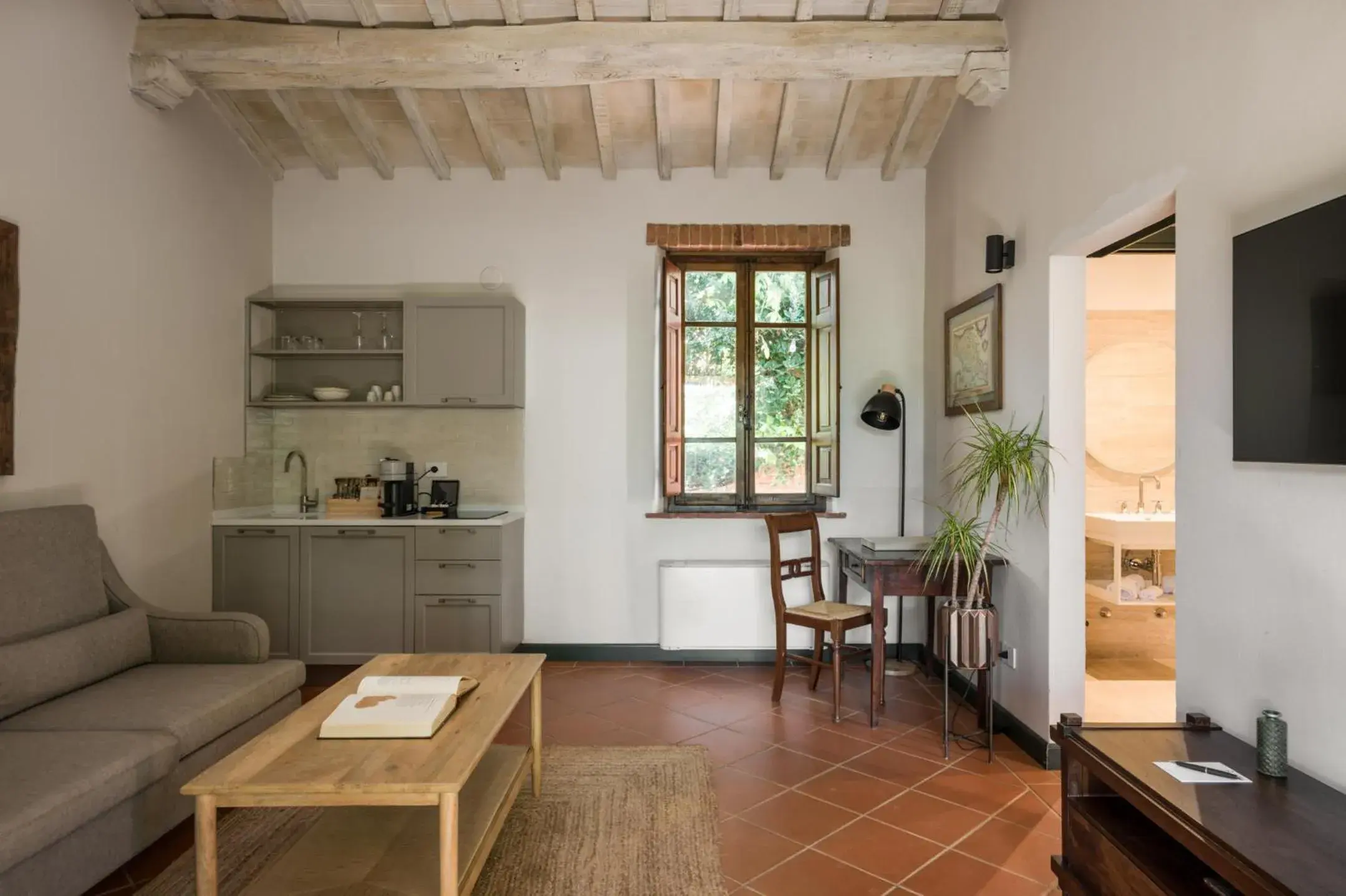 Suite in Borgo San Vincenzo Suite in Borgo San Vincenzo