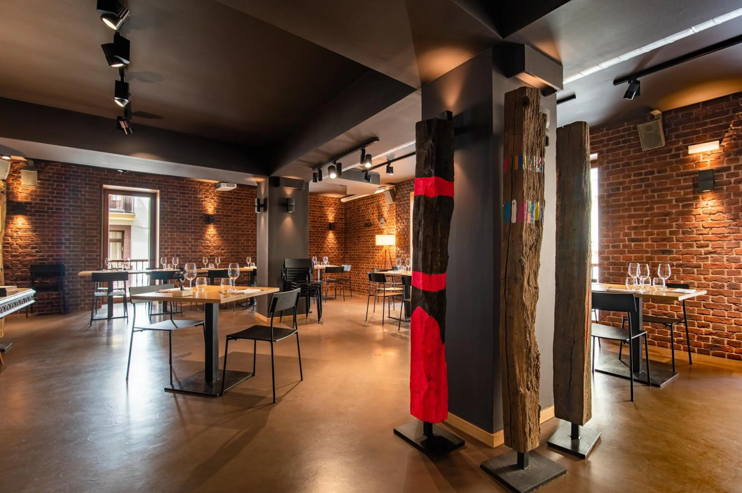 Restaurant/places to eat in Hotel Atari