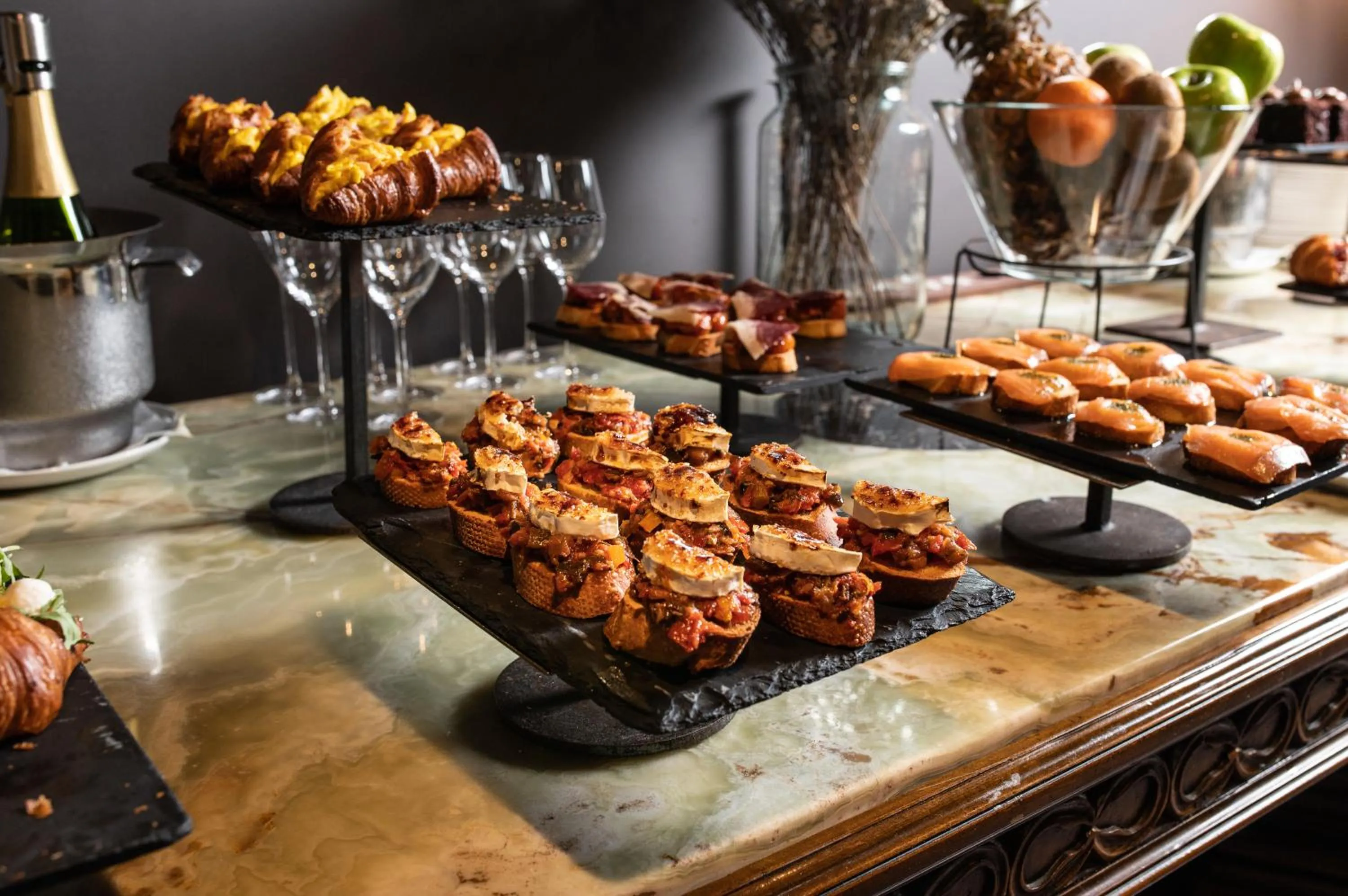 Restaurant/places to eat in Hotel Atari