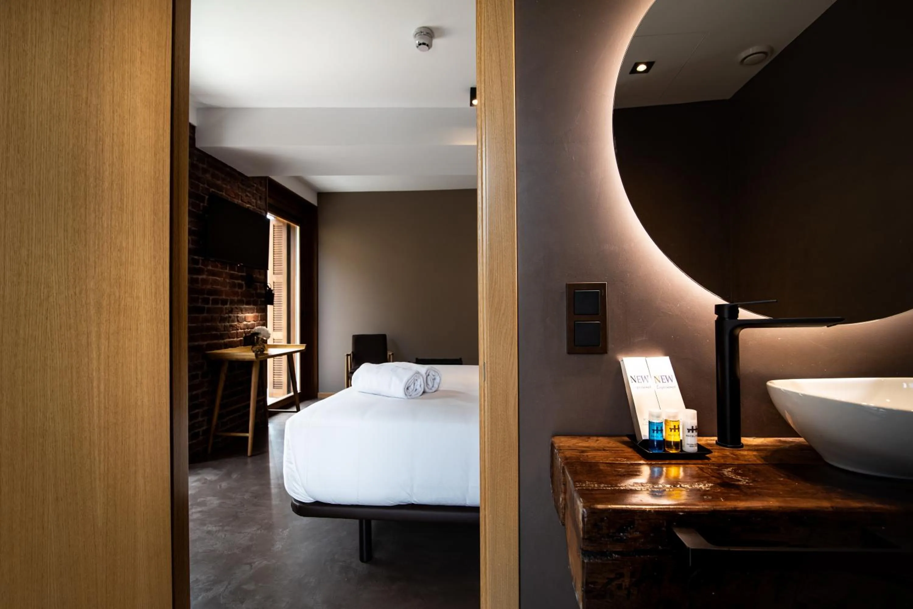 Photo of the whole room, Bed in Hotel Atari