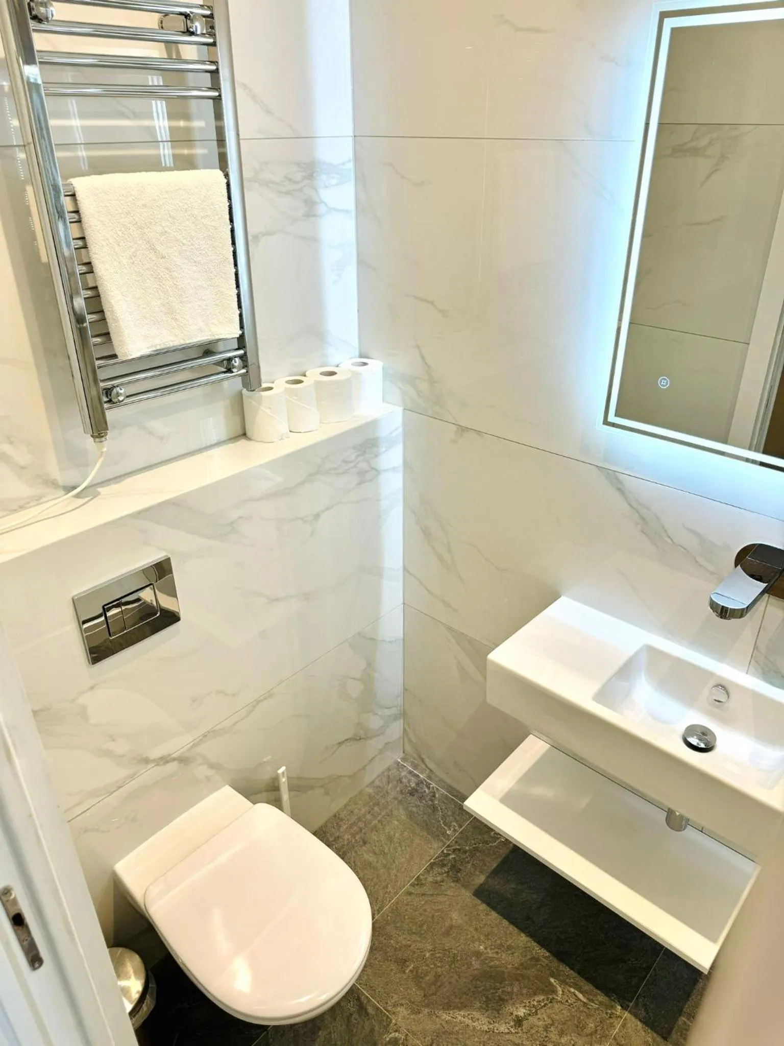 Bathroom in Victoria Studios