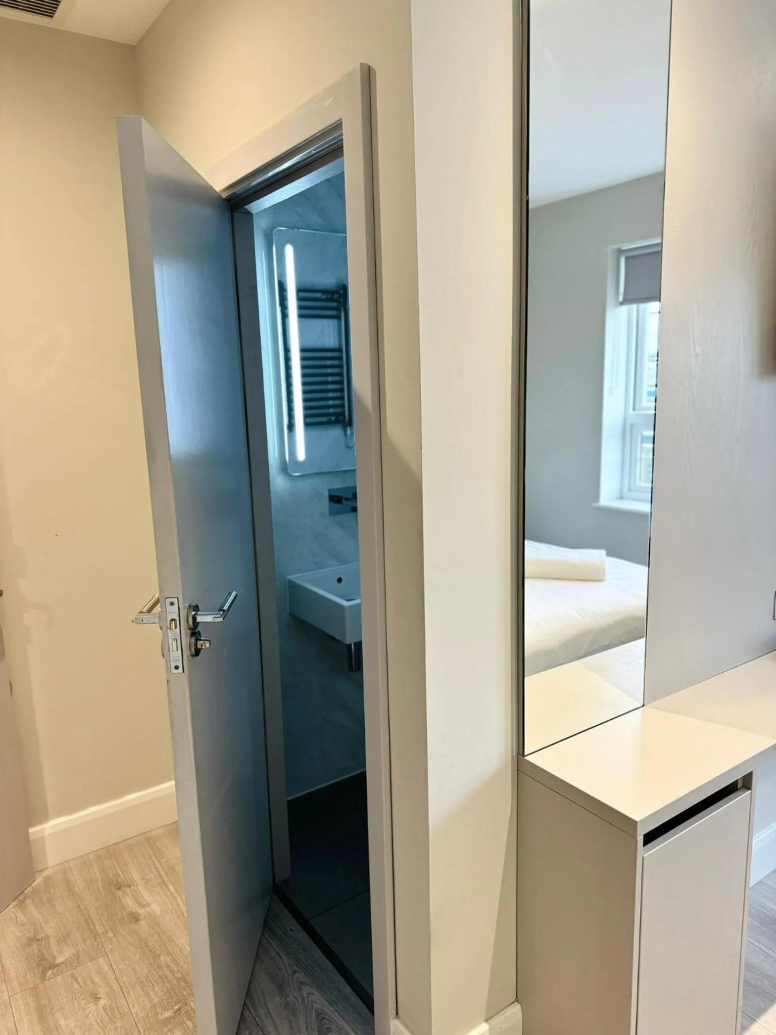 Bathroom, Bed in Victoria Studios