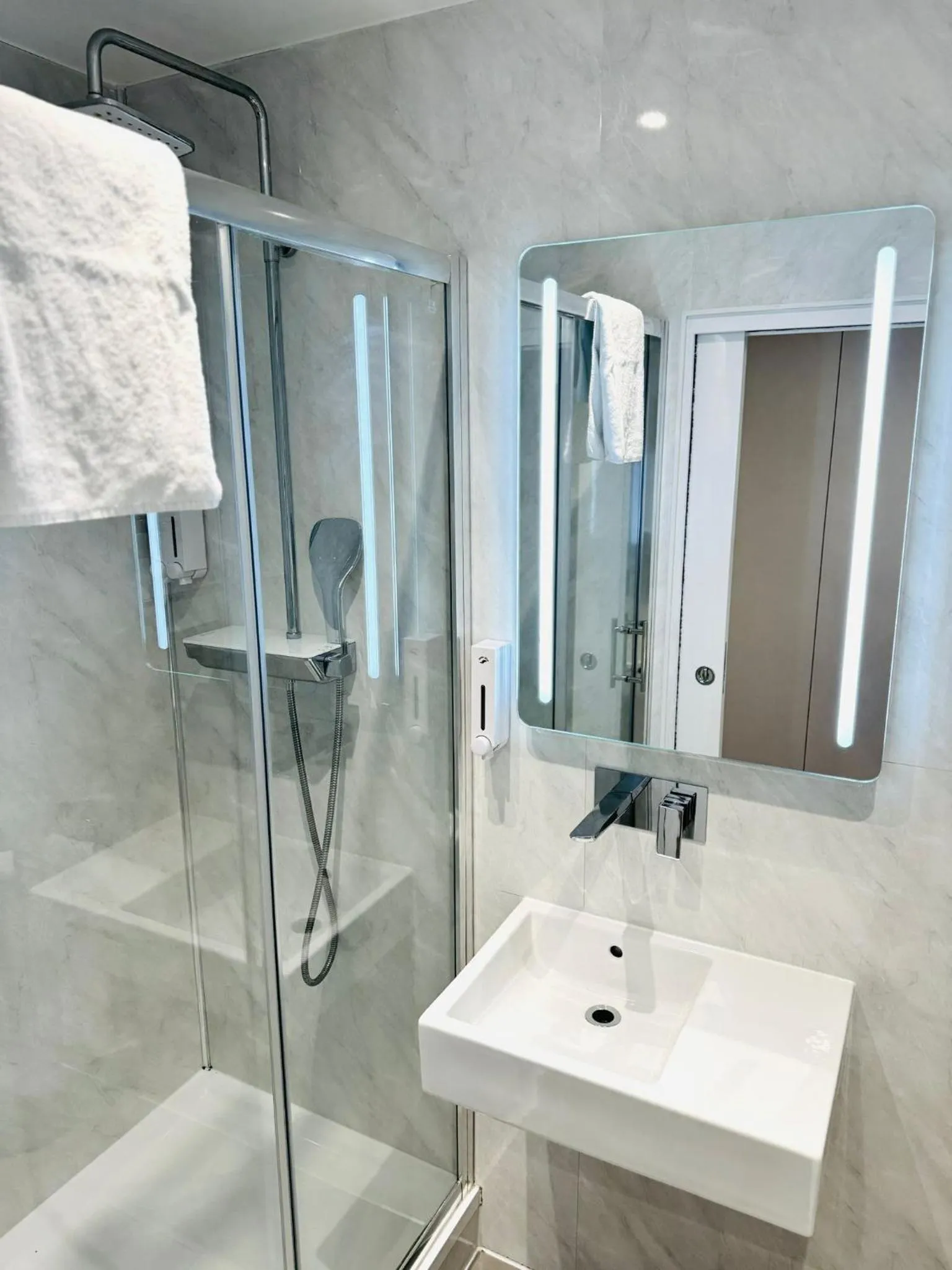 Bathroom in Victoria Studios