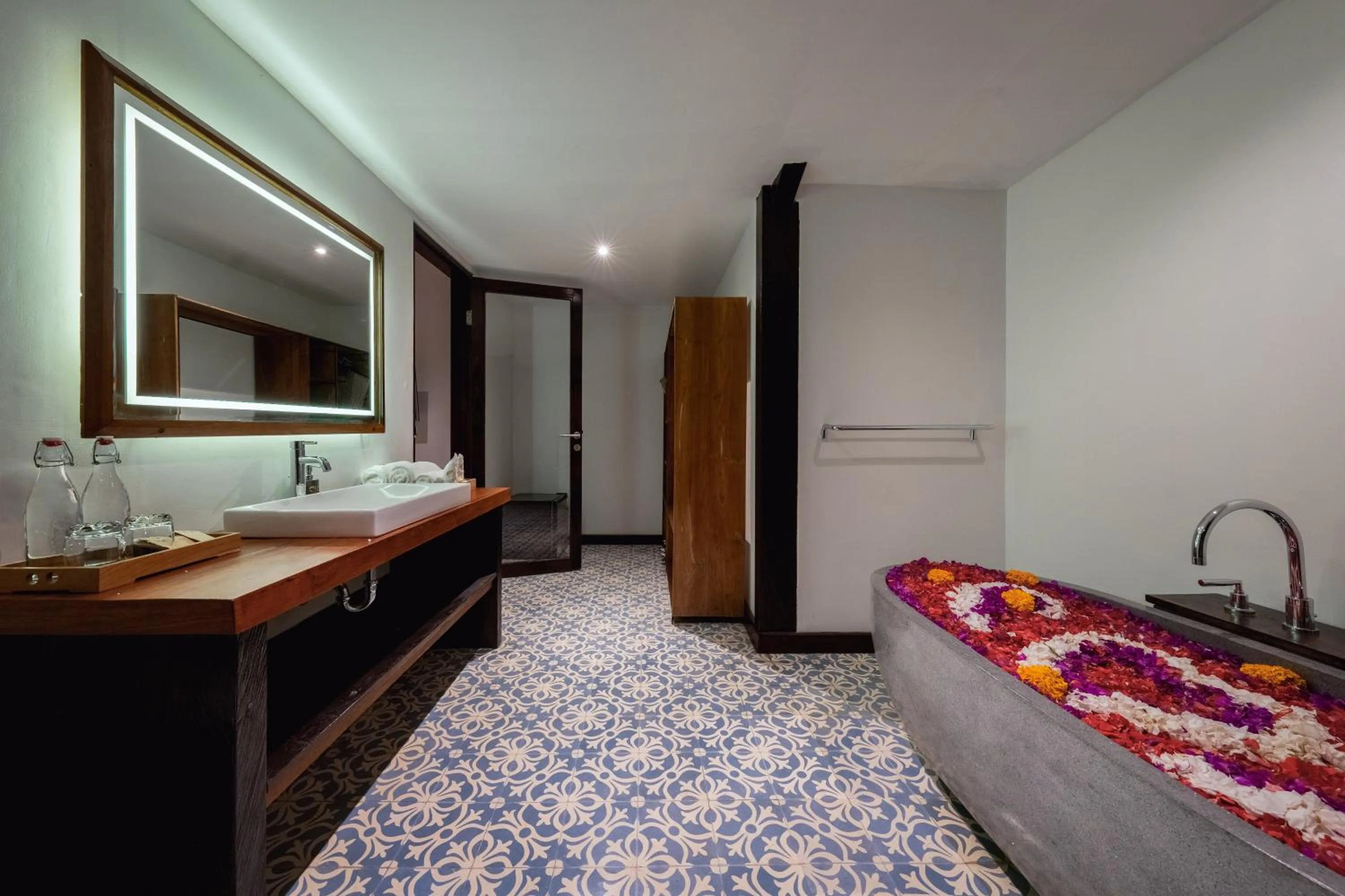Bathroom, Bed in Surya Kembar Villas