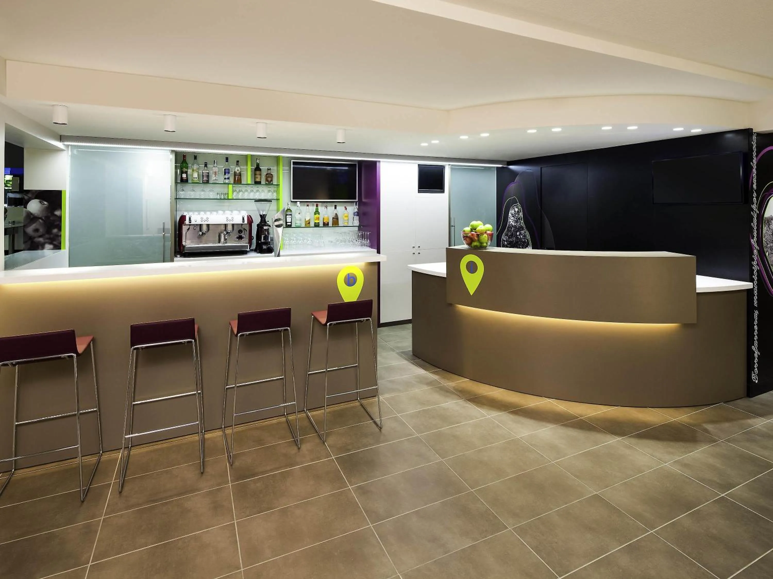 Lounge or bar in Hotel Ibis Styles Lleida Torrefarrera