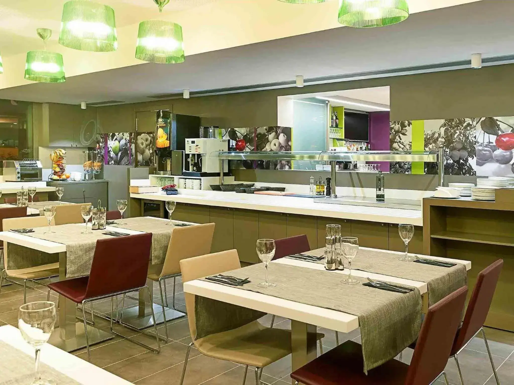 Restaurant/places to eat in Hotel Ibis Styles Lleida Torrefarrera Restaurant/places to eat in Hotel Ibis Styles Lleida Torrefarrera