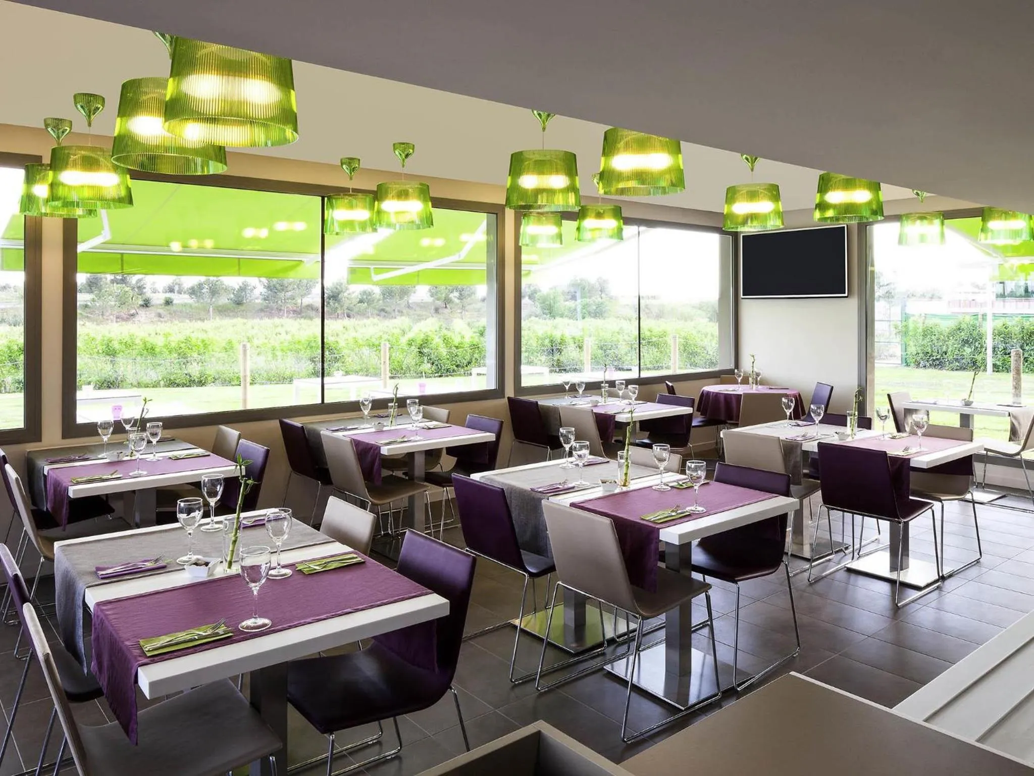 Restaurant/places to eat in Hotel Ibis Styles Lleida Torrefarrera