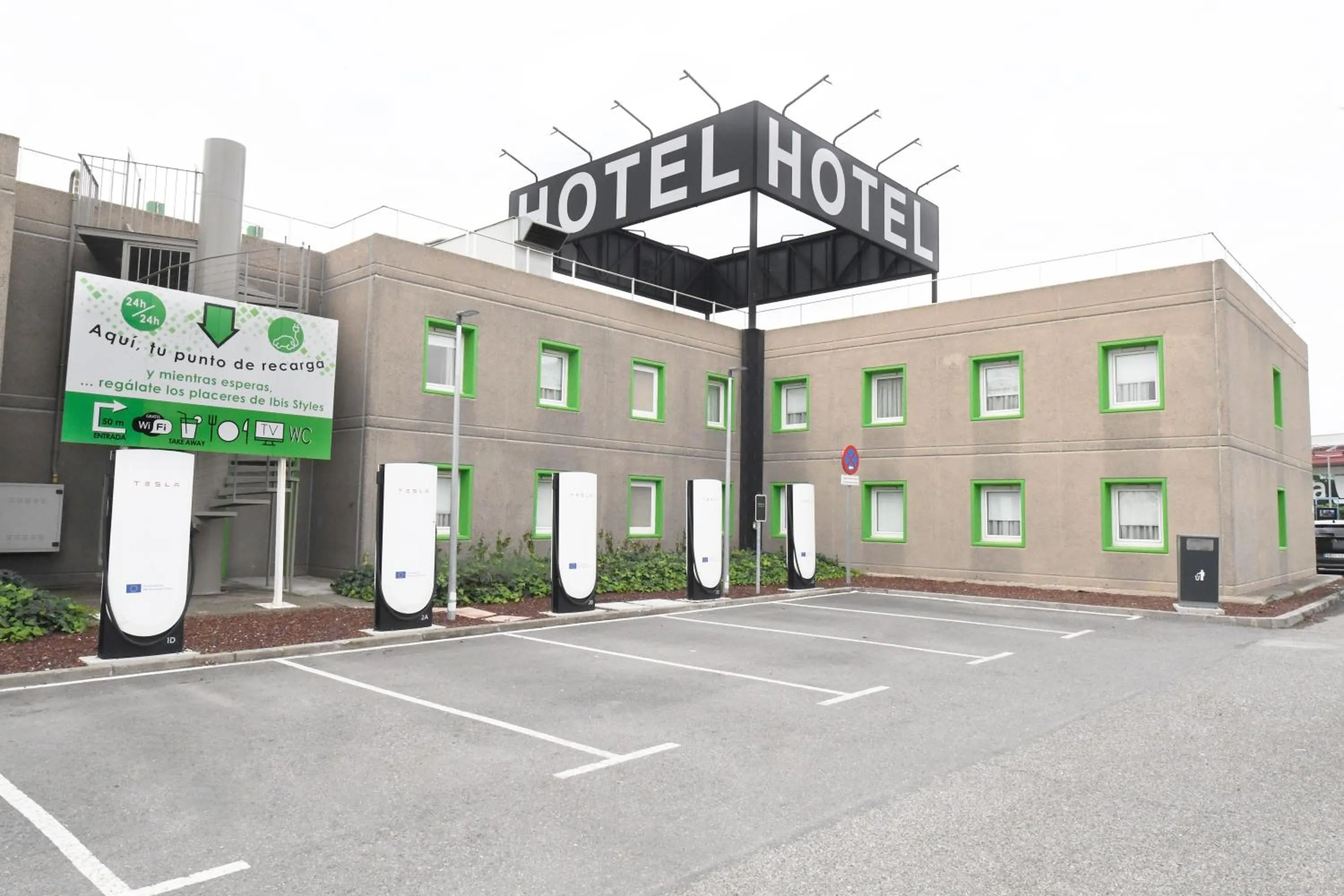 Parking in Hotel Ibis Styles Lleida Torrefarrera