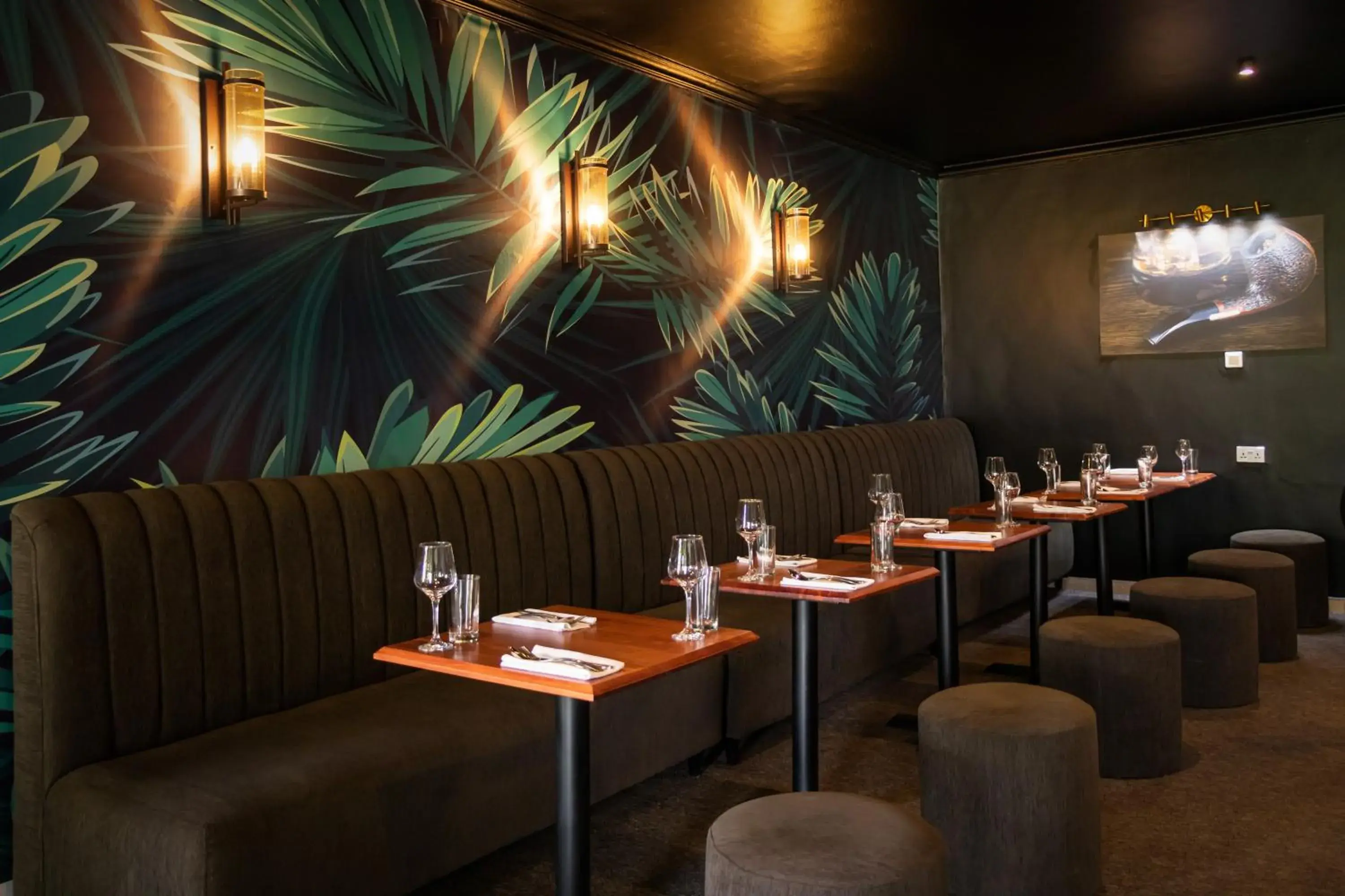 Restaurant/places to eat in Highlands Suites Hotel and Apartments Restaurant/places to eat in Highlands Suites Hotel and Apartments