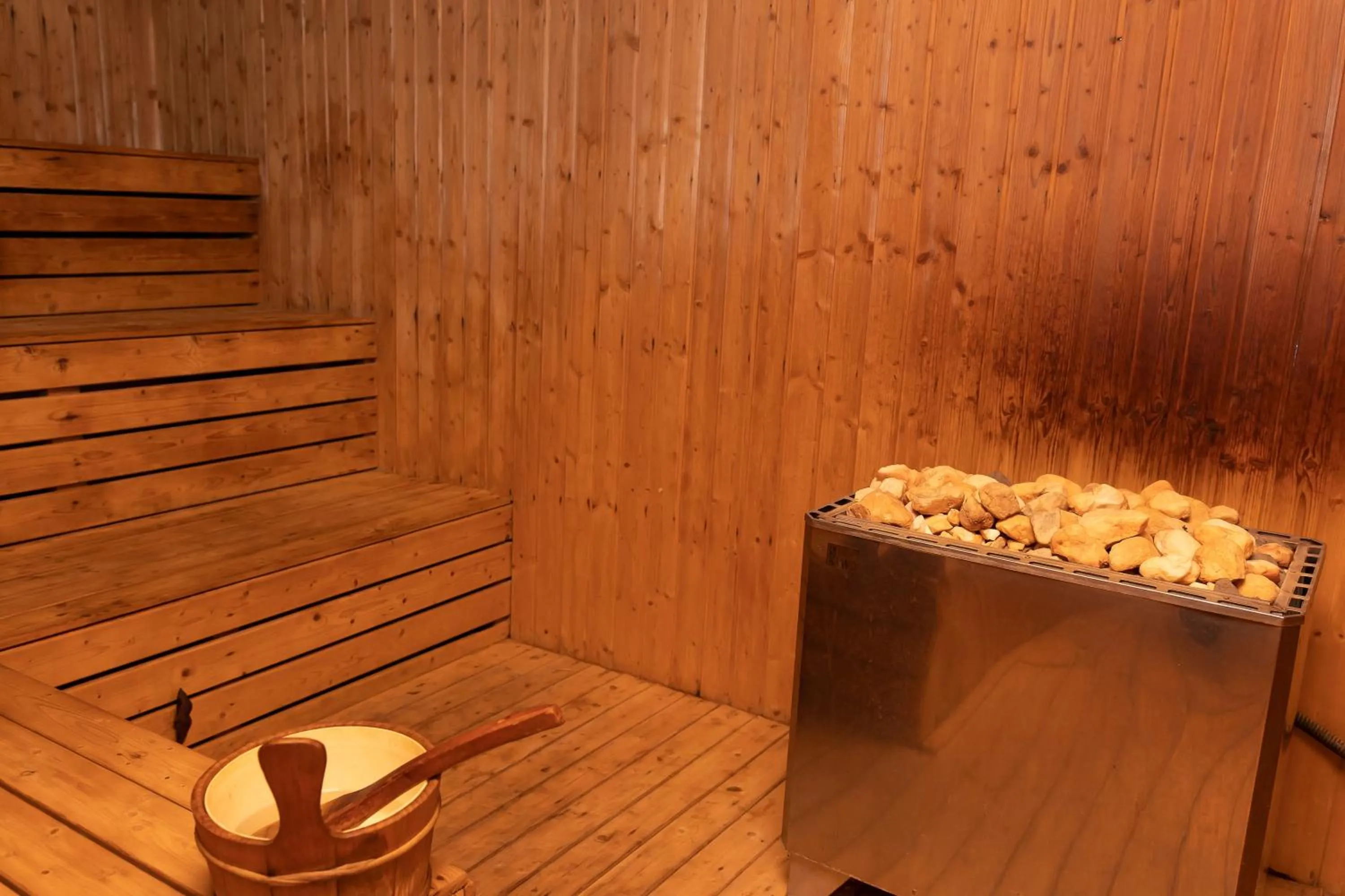 Sauna in Highlands Suites Hotel and Apartments