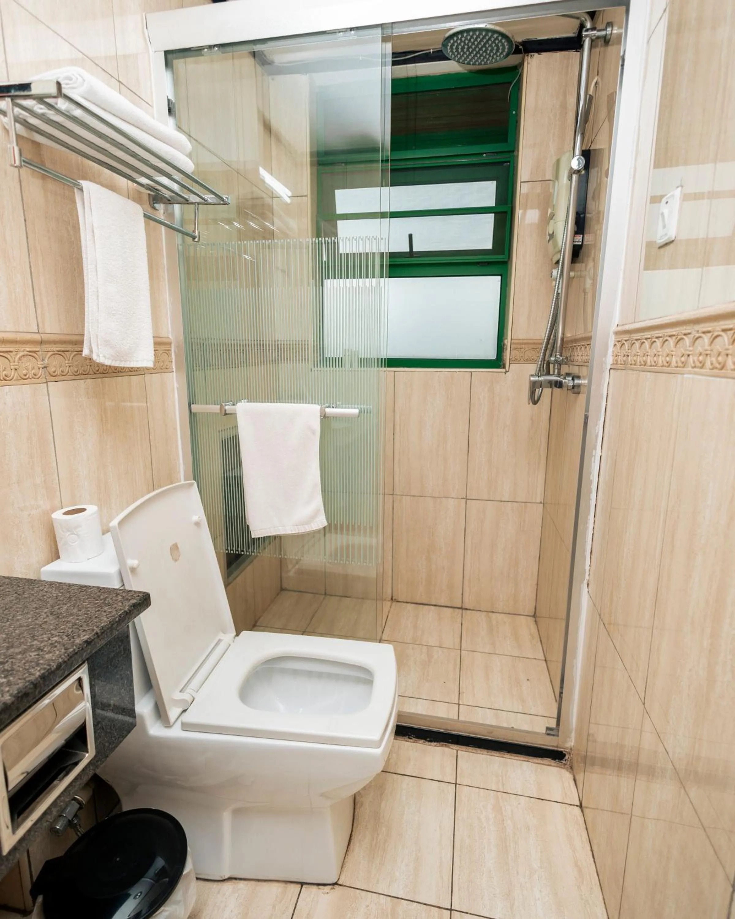 Bathroom in Highlands Suites Hotel and Apartments