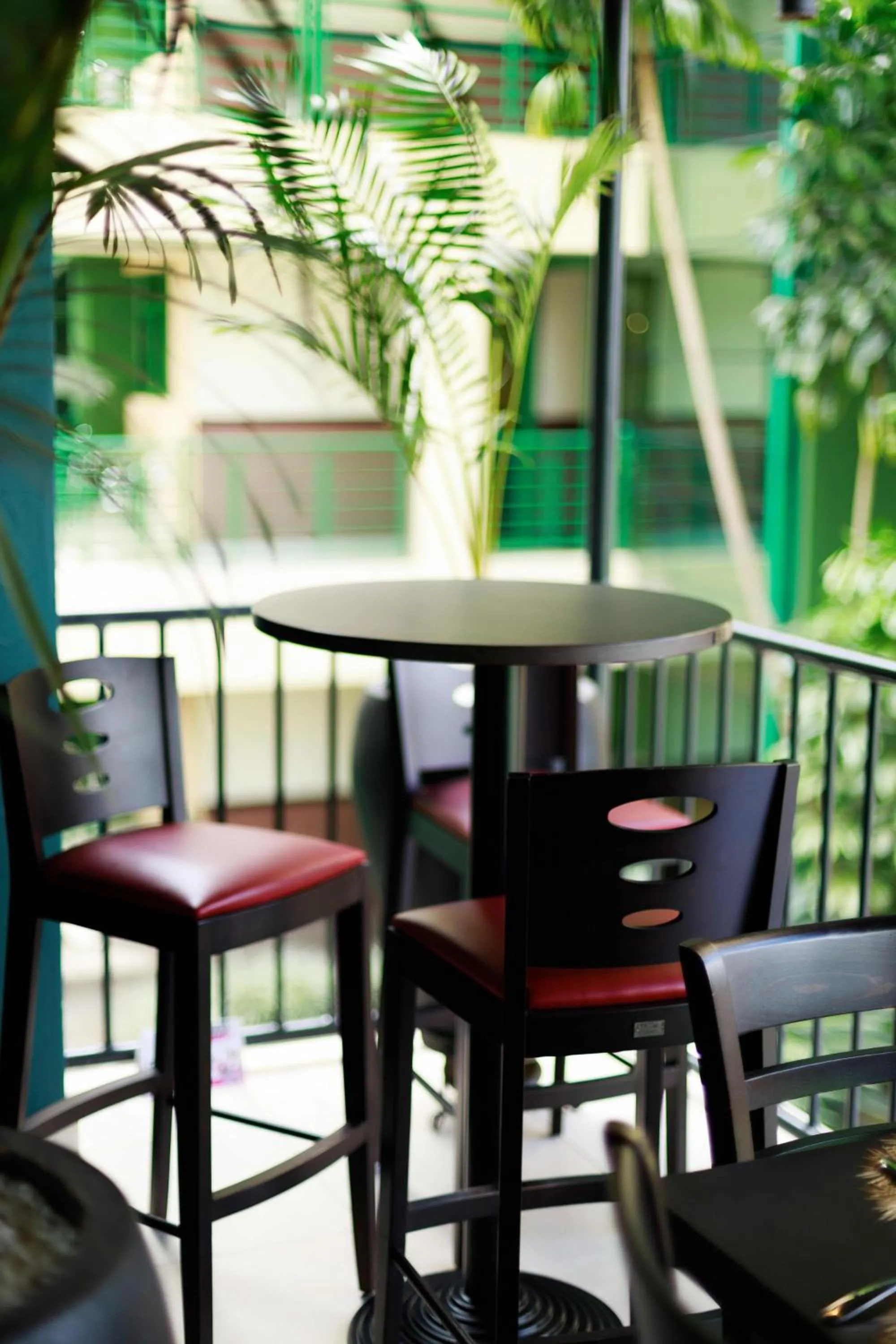 Patio in Highlands Suites Hotel and Apartments