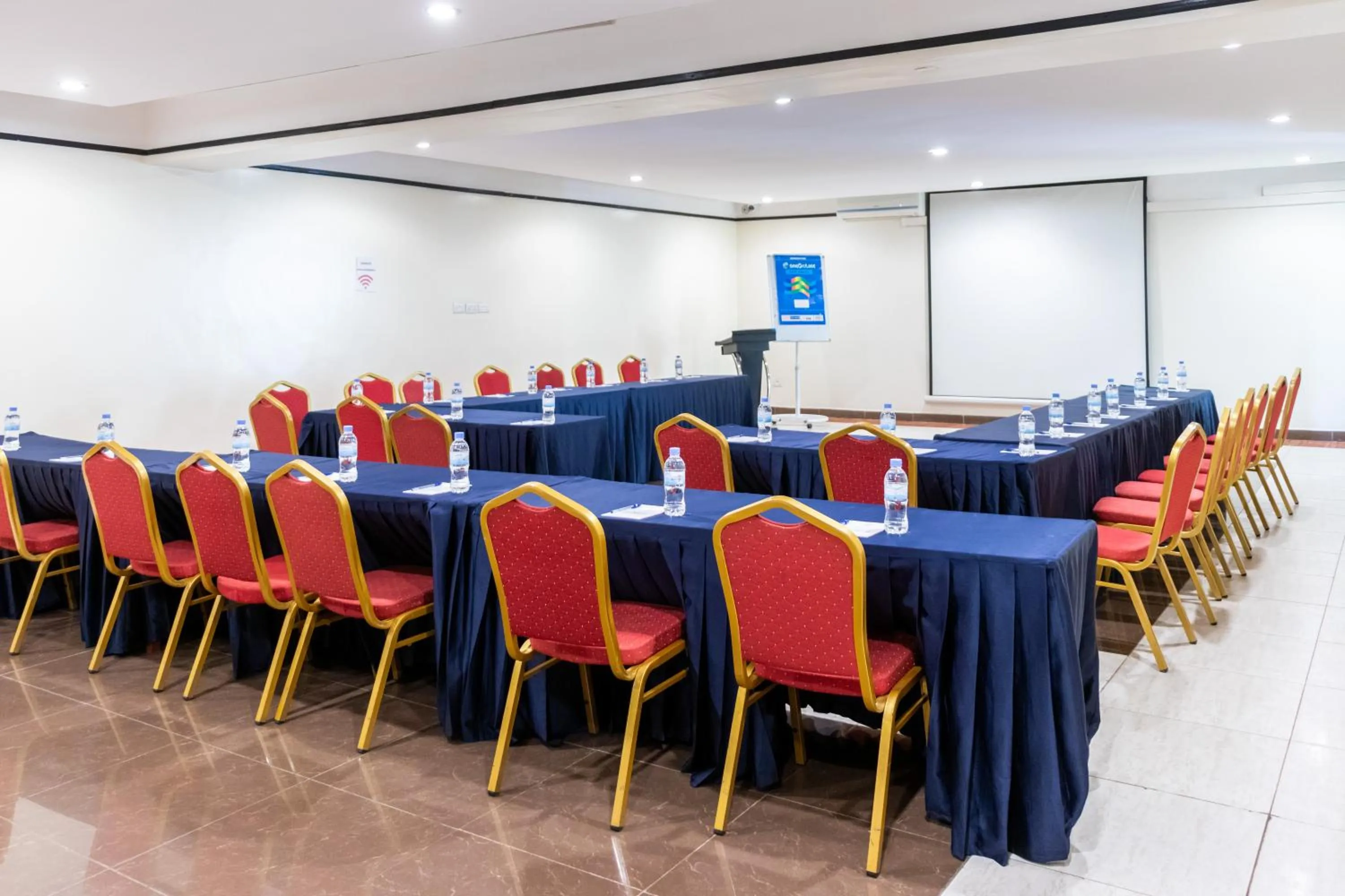 Meeting/conference room in Highlands Suites Hotel and Apartments