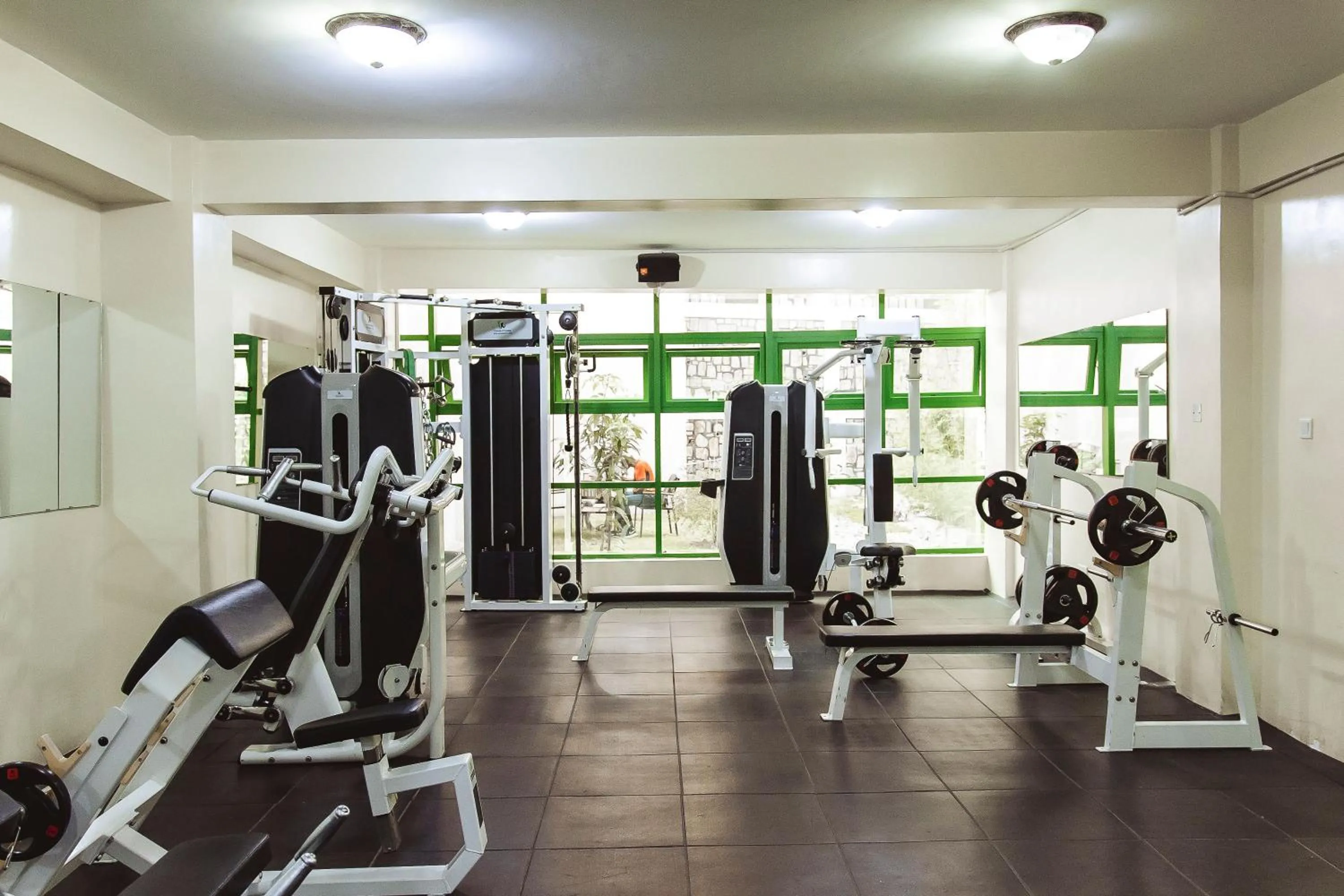 Fitness centre/facilities in Highlands Suites Hotel and Apartments