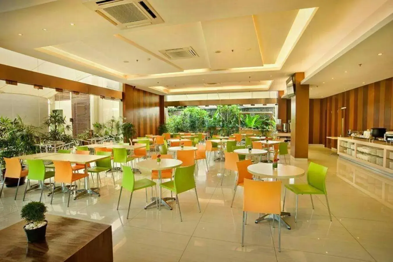 Restaurant/places to eat in V Hotel Tebet Restaurant/places to eat in V Hotel Tebet