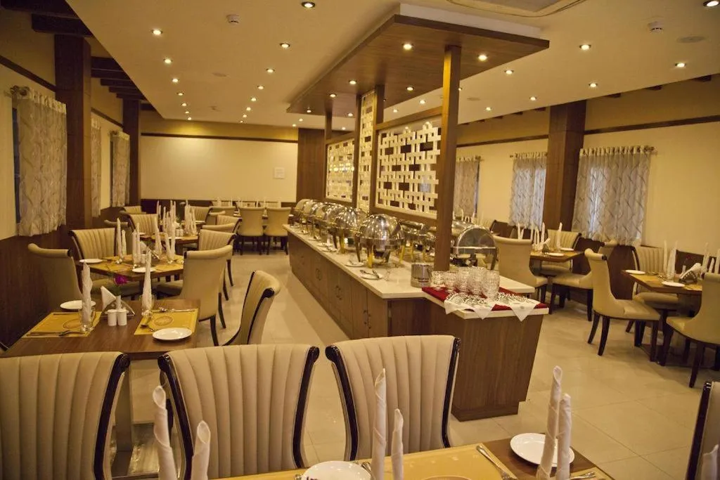 Restaurant/places to eat in Hotel Prince Gardens