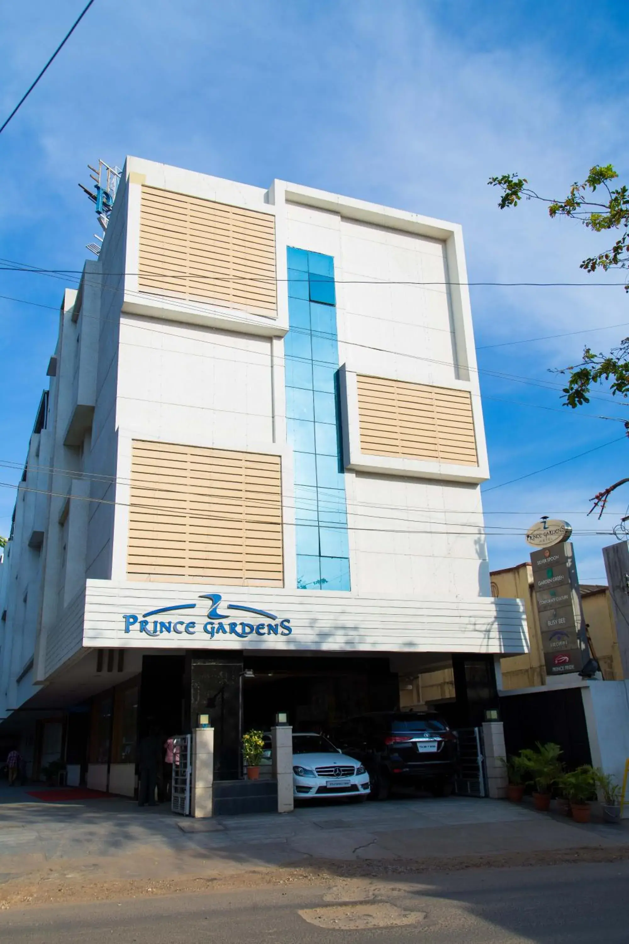 Property building in Hotel Prince Gardens Property building in Hotel Prince Gardens