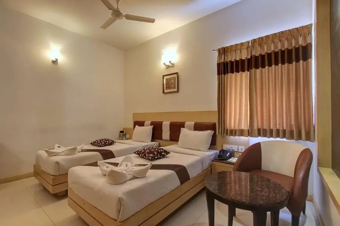 View (from property/room), Bed in Hotel Prince Gardens View (from property/room), Bed in Hotel Prince Gardens