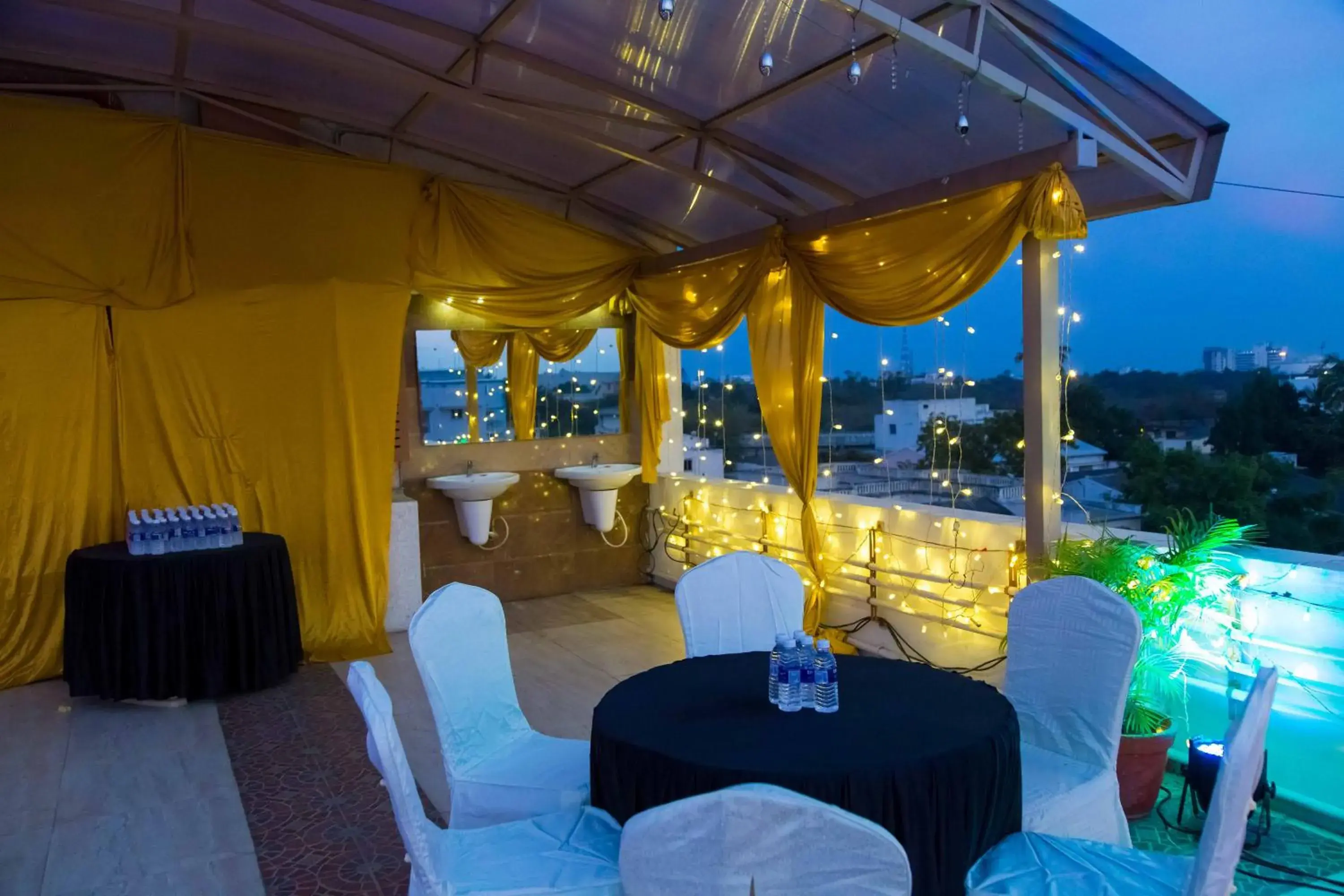 Restaurant/places to eat in Hotel Prince Gardens Restaurant/places to eat in Hotel Prince Gardens