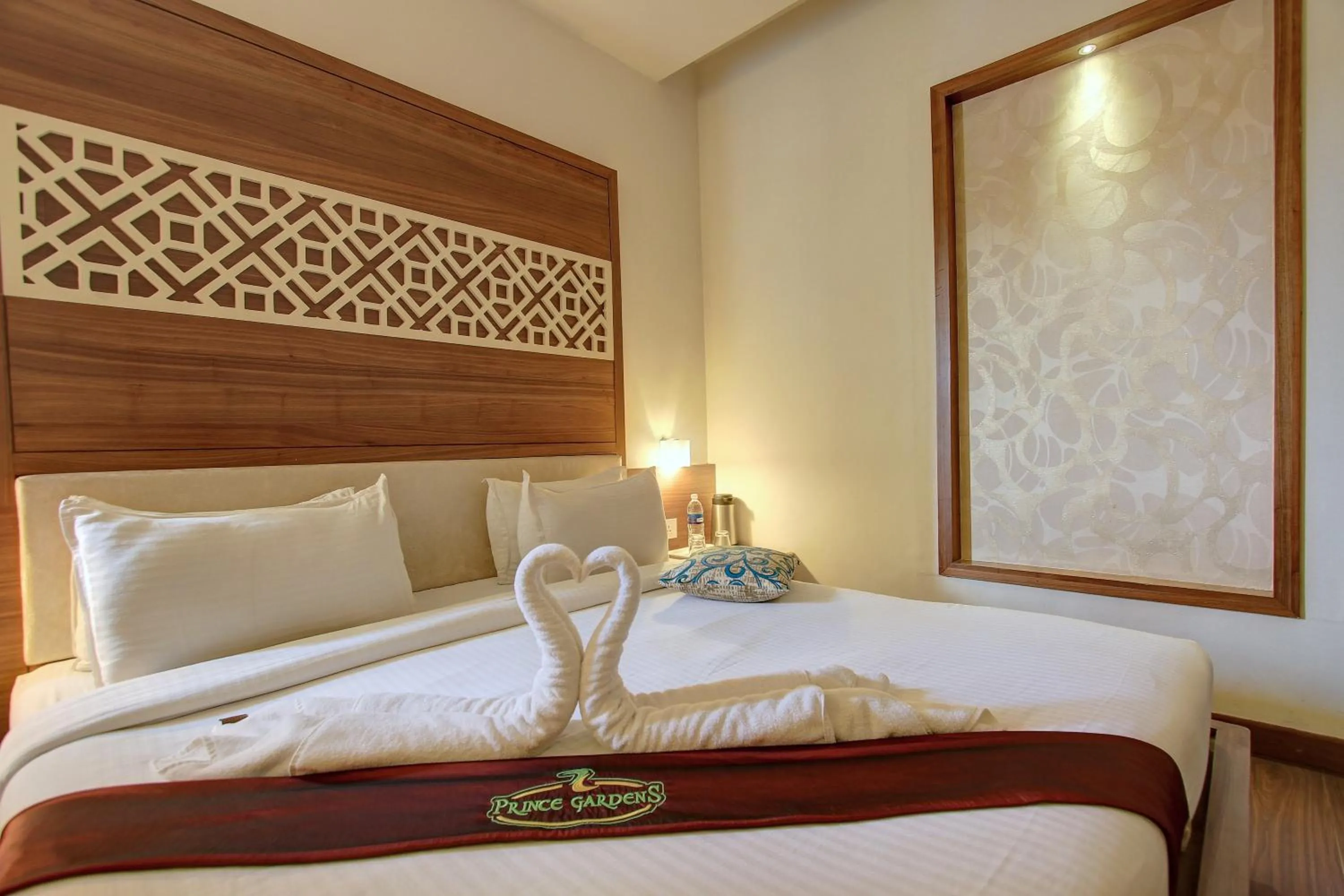 Bed in Hotel Prince Gardens