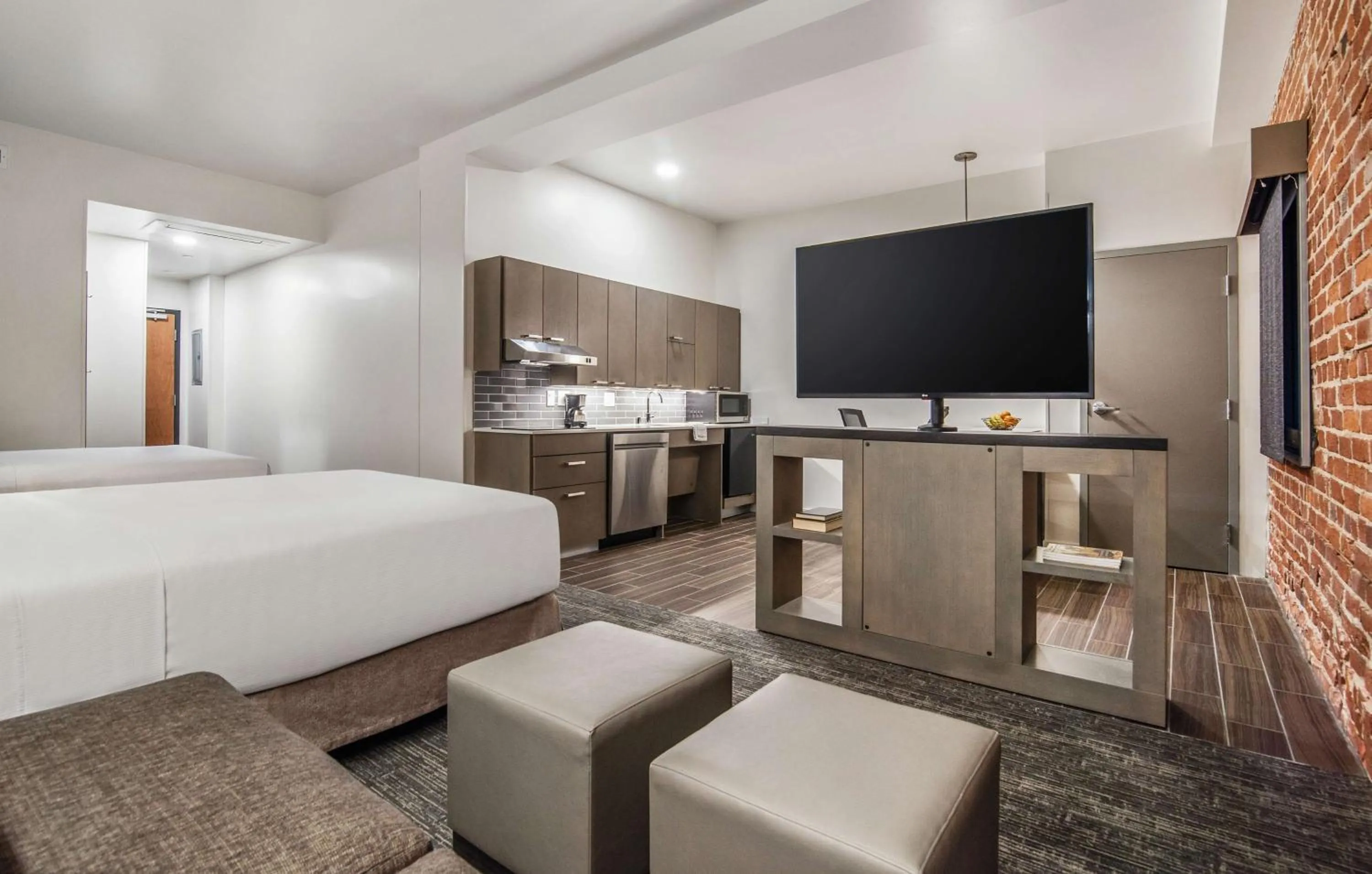 Photo of the whole room, Bed in Hyatt House Sacramento-Midtown