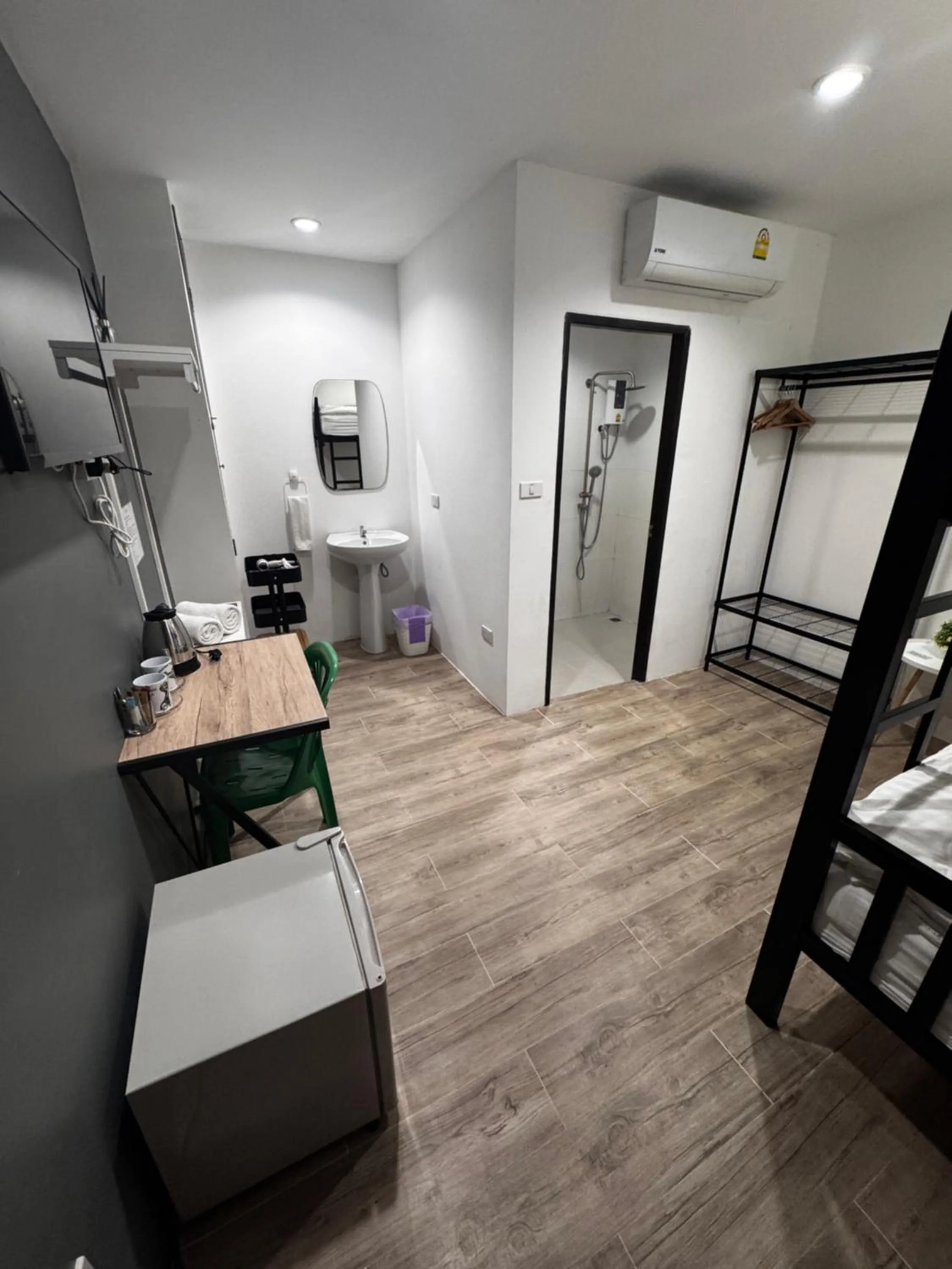 Shower, Bed in Phuket Muay Thai Hotel Rawai Beach