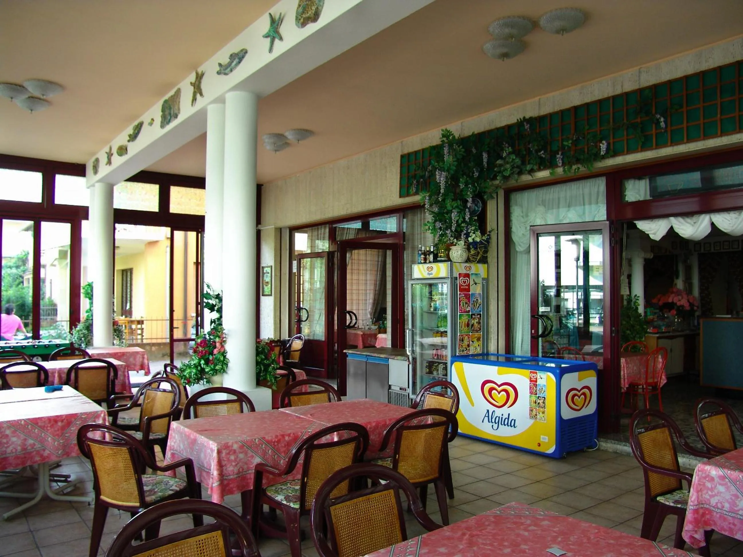Restaurant/places to eat in Hotel Villa Dina