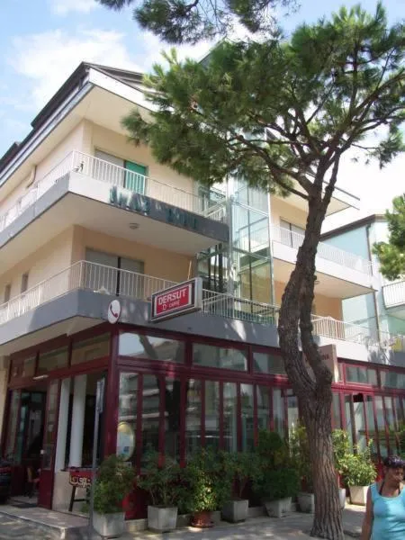 Facade/entrance in Hotel Villa Dina