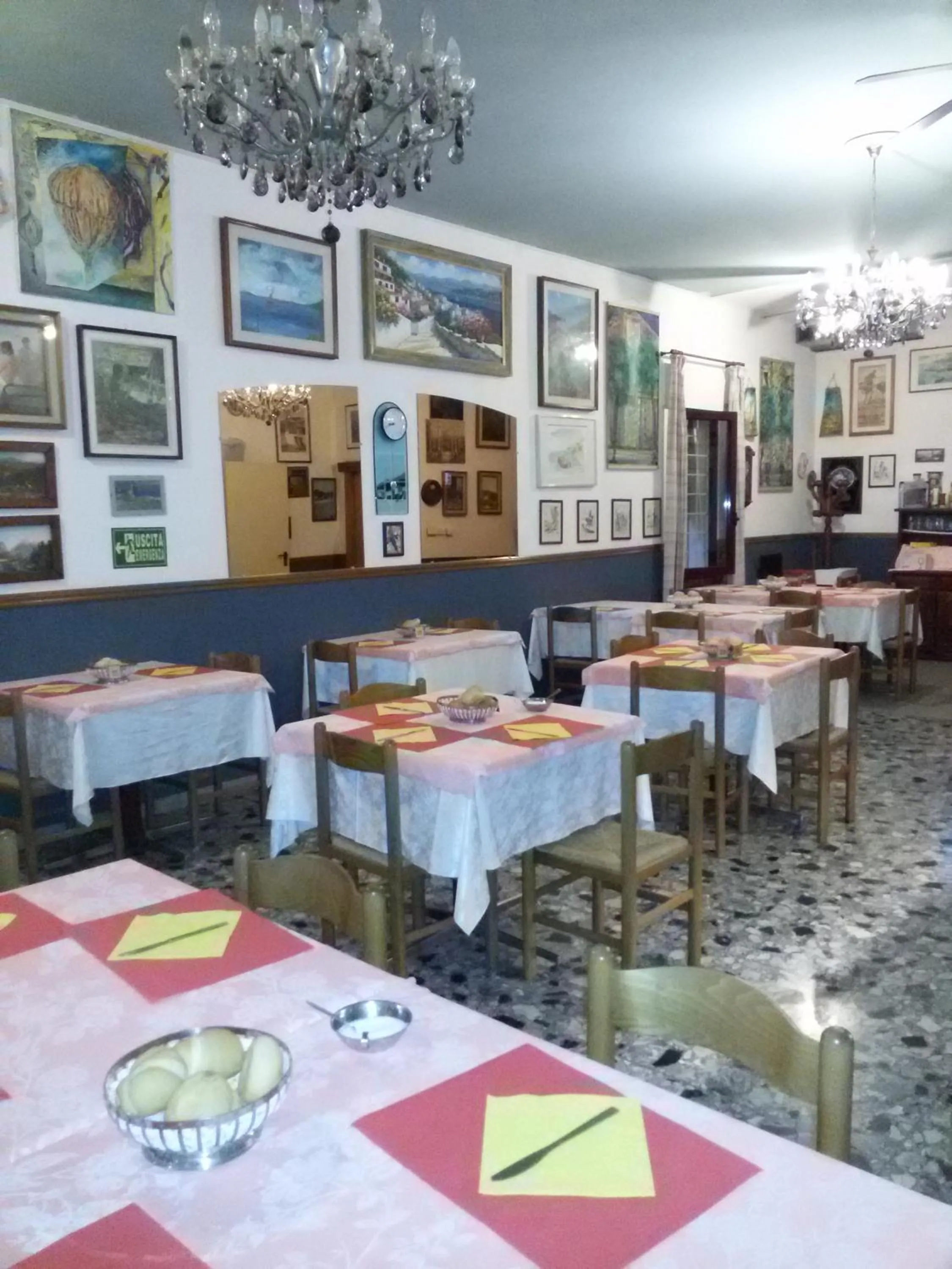 Restaurant/places to eat in Hotel Villa Dina