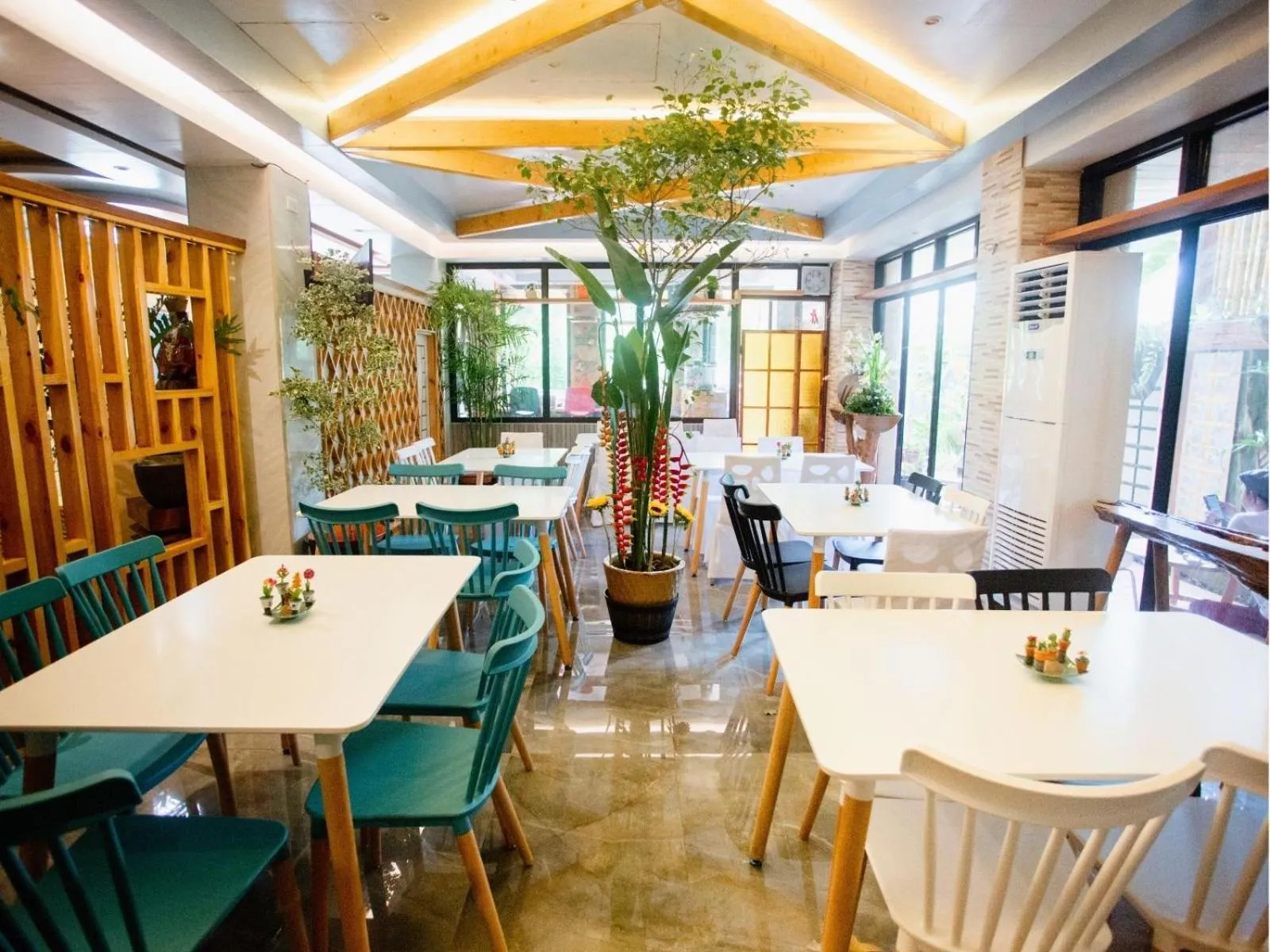 Restaurant/places to eat in ARC Homes Hotel Panglao powered by Cocotel