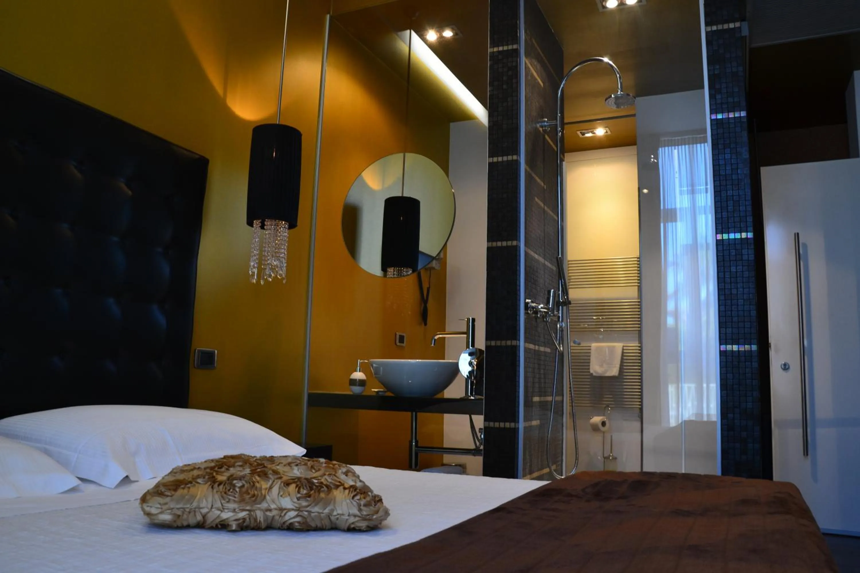 Bed in Hotel In - Lounge Room