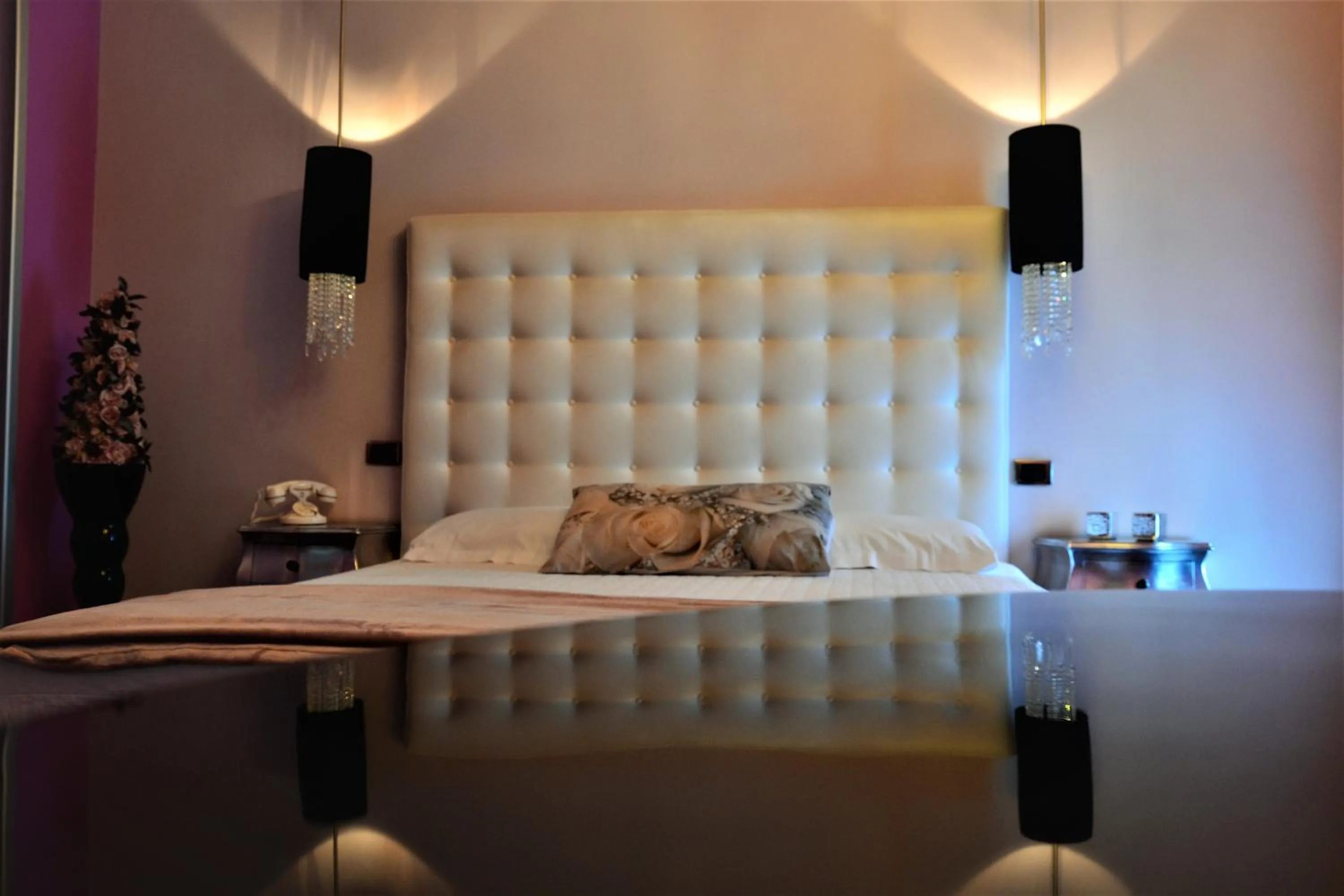 Bed in Hotel In - Lounge Room