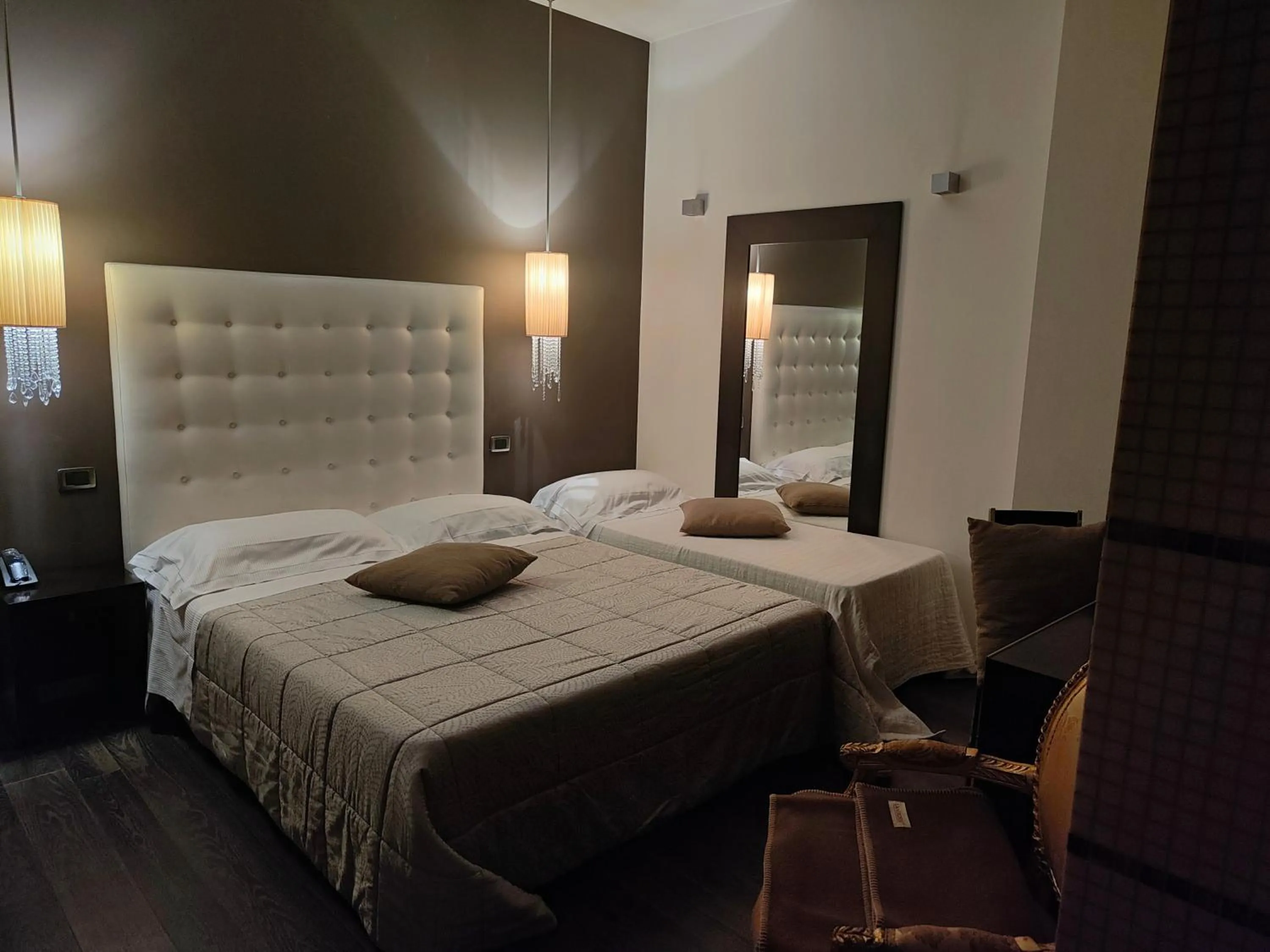 Bed in Hotel In - Lounge Room