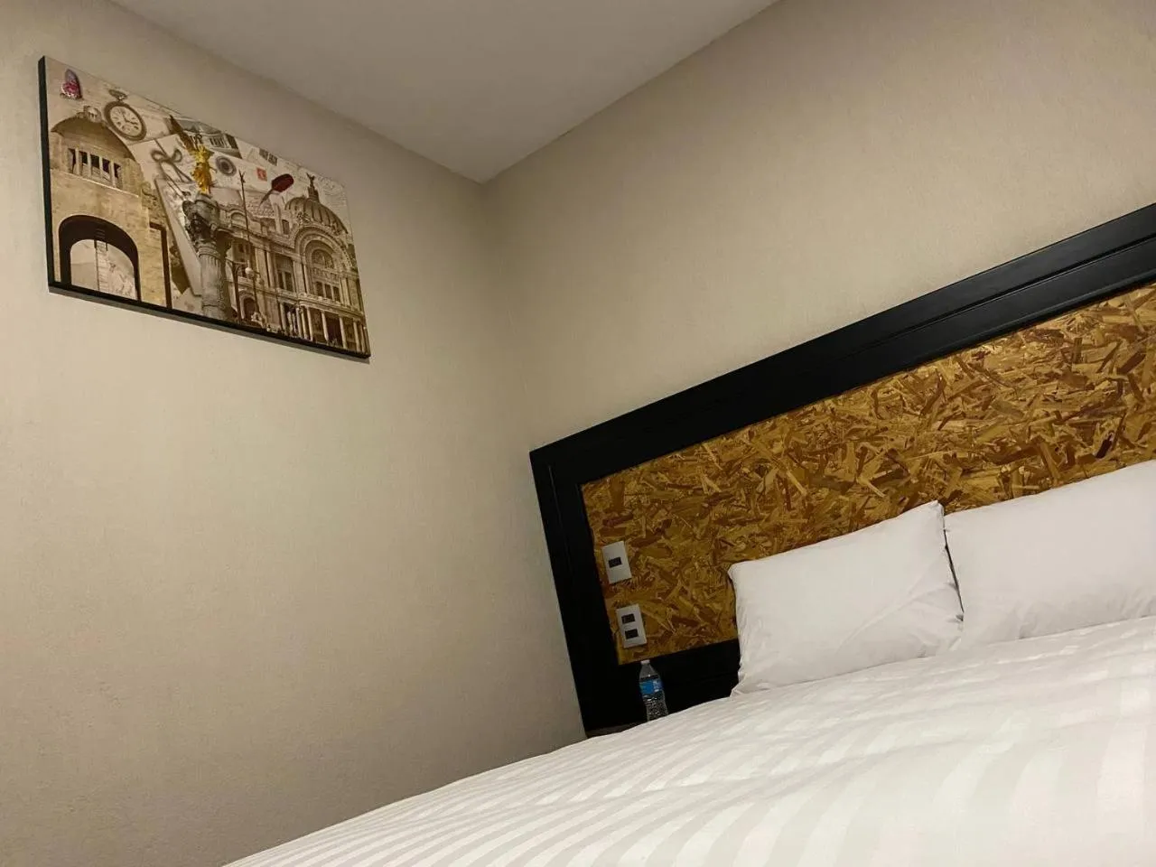 Bed in Hotel Central Pirámides