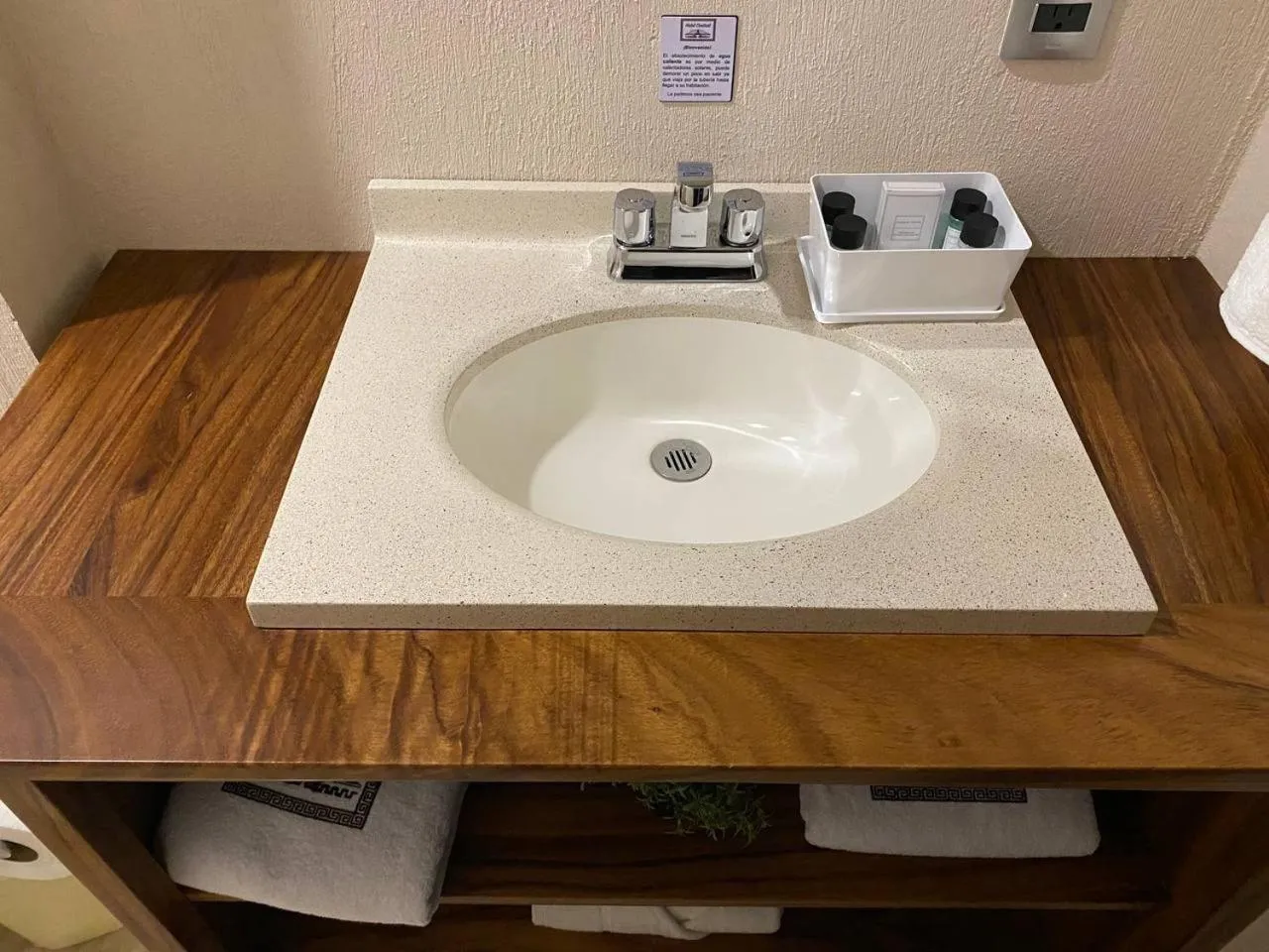 Bathroom in Hotel Central Pirámides