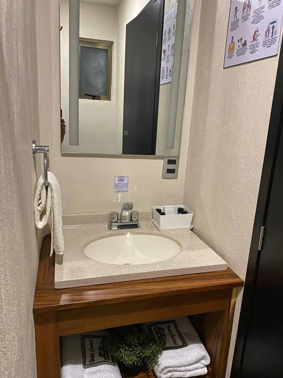 Bathroom in Hotel Central Pirámides