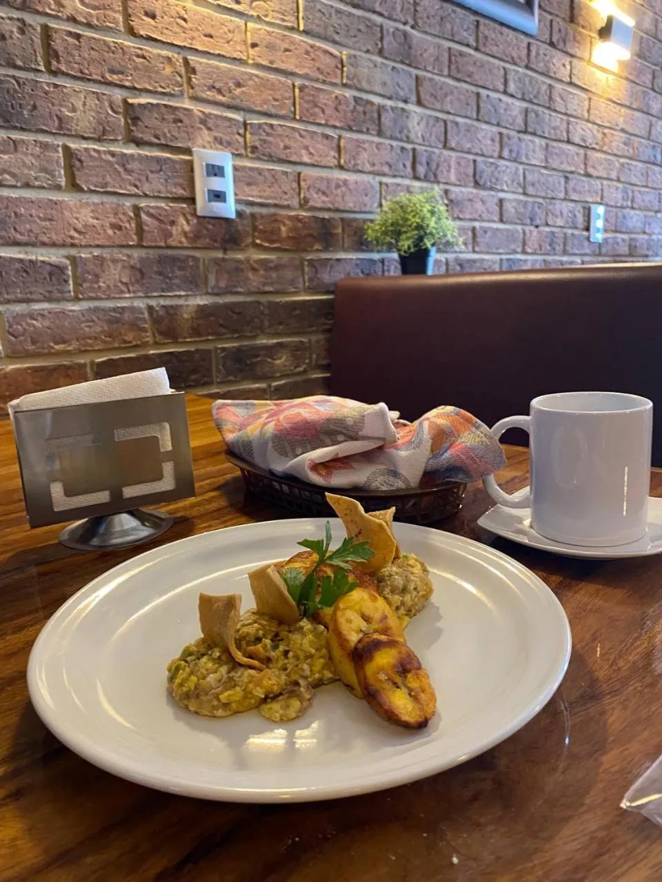 Restaurant/places to eat in Hotel Central Pirámides