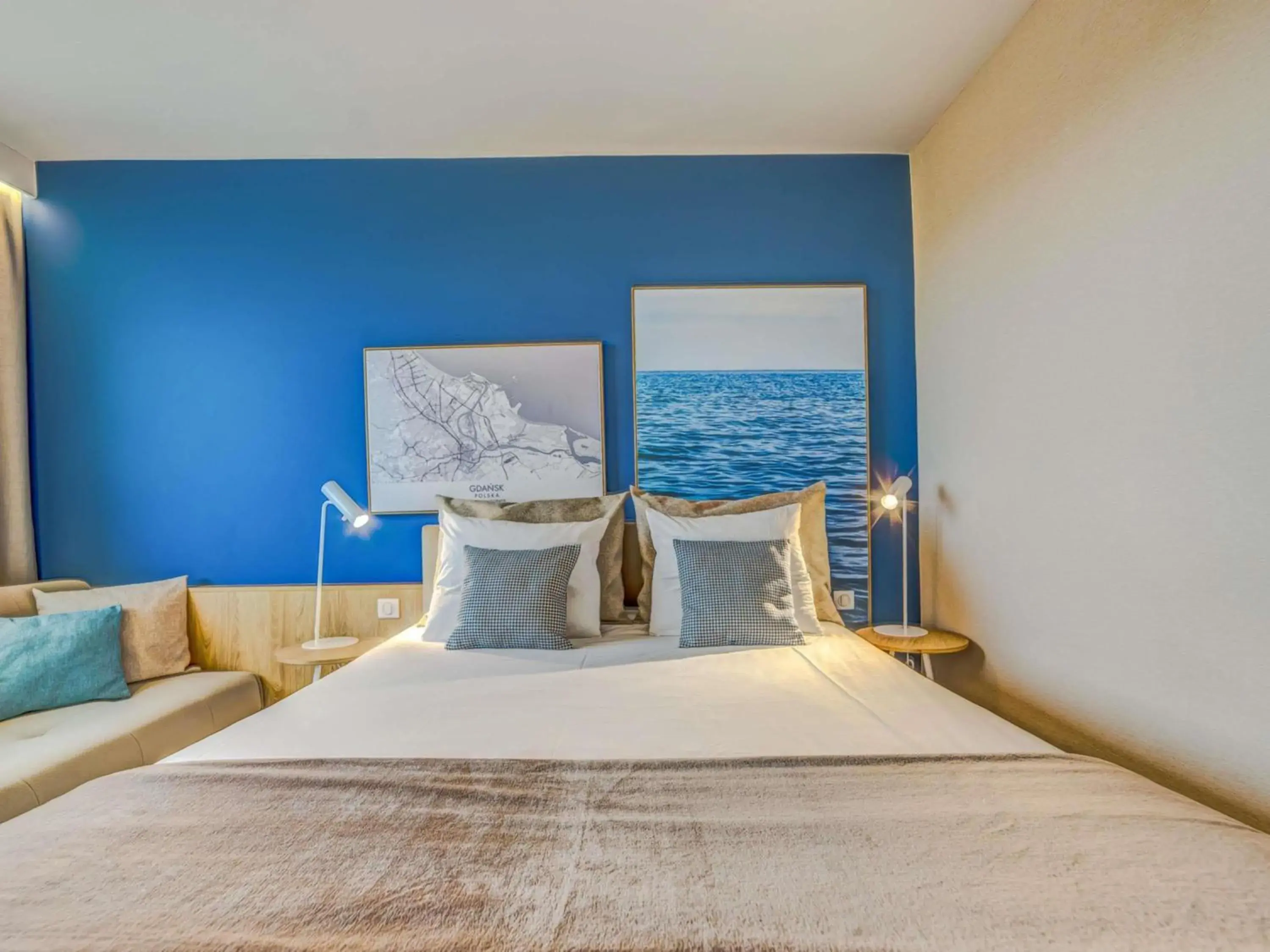 Superior Queen Room with Sofa in Novotel Gdańsk Marina Superior Queen Room with Sofa in Novotel Gdańsk Marina