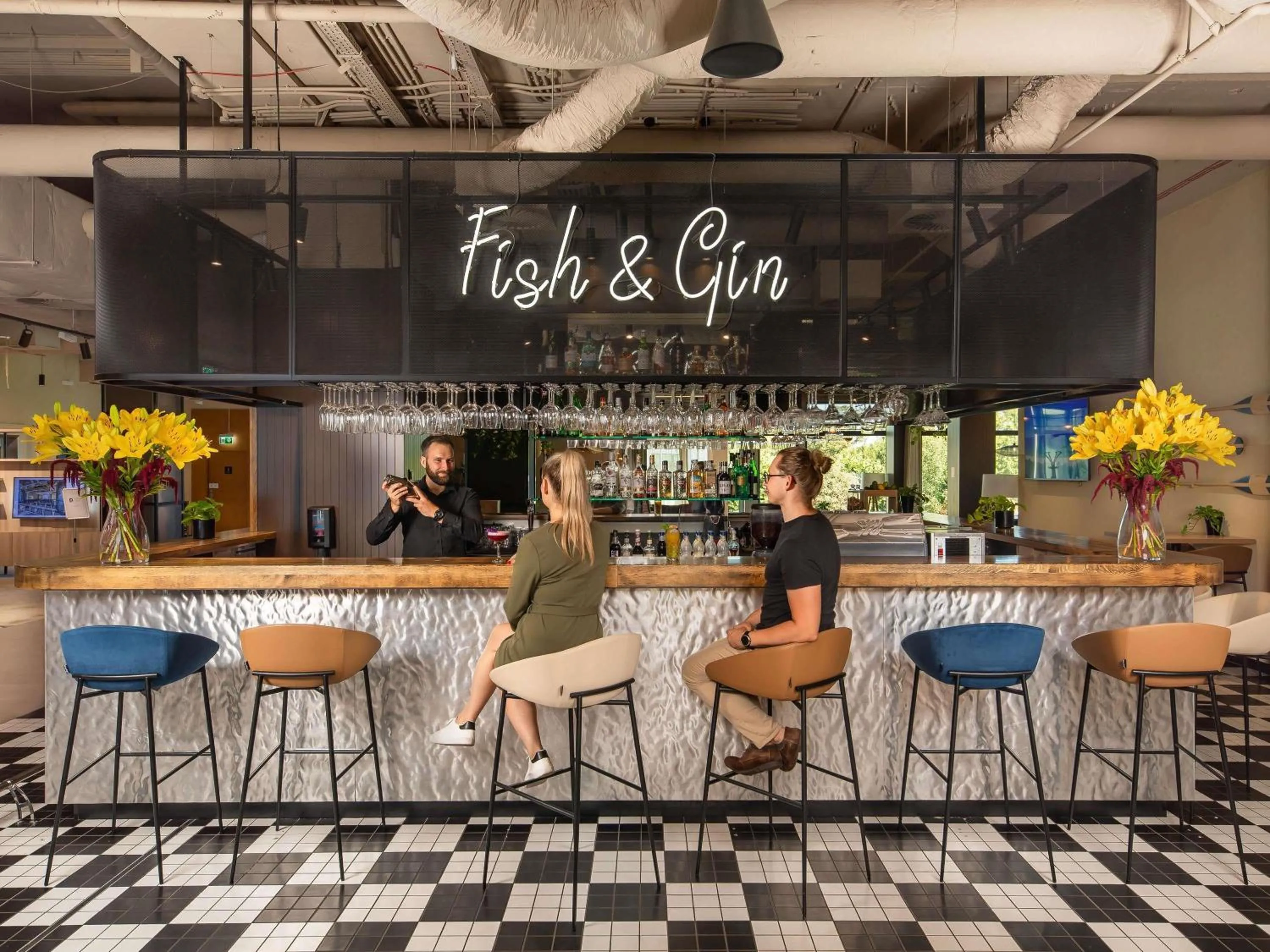 Lounge or bar in Novotel Gdańsk Marina