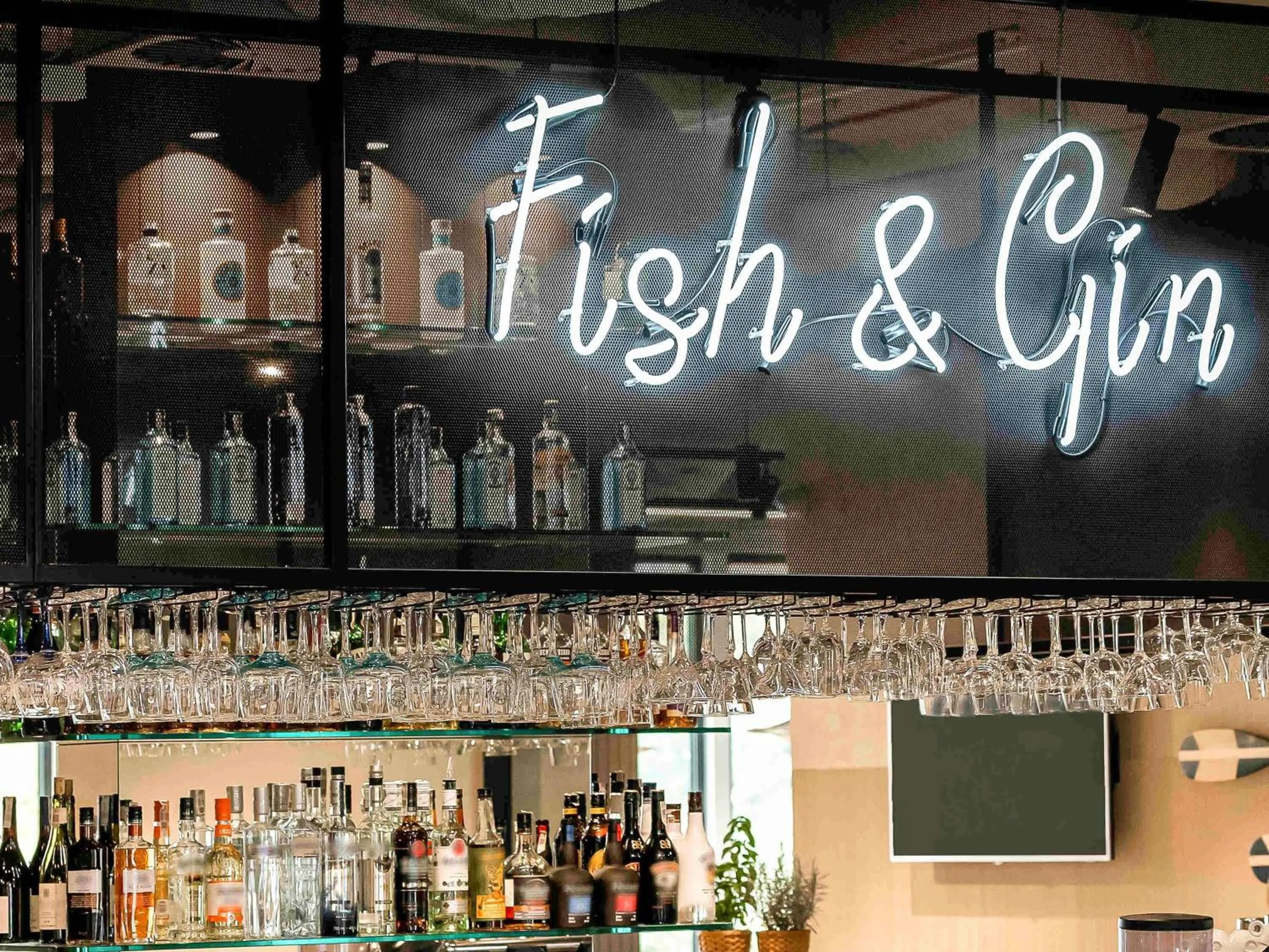 Lounge or bar in Novotel Gdańsk Marina