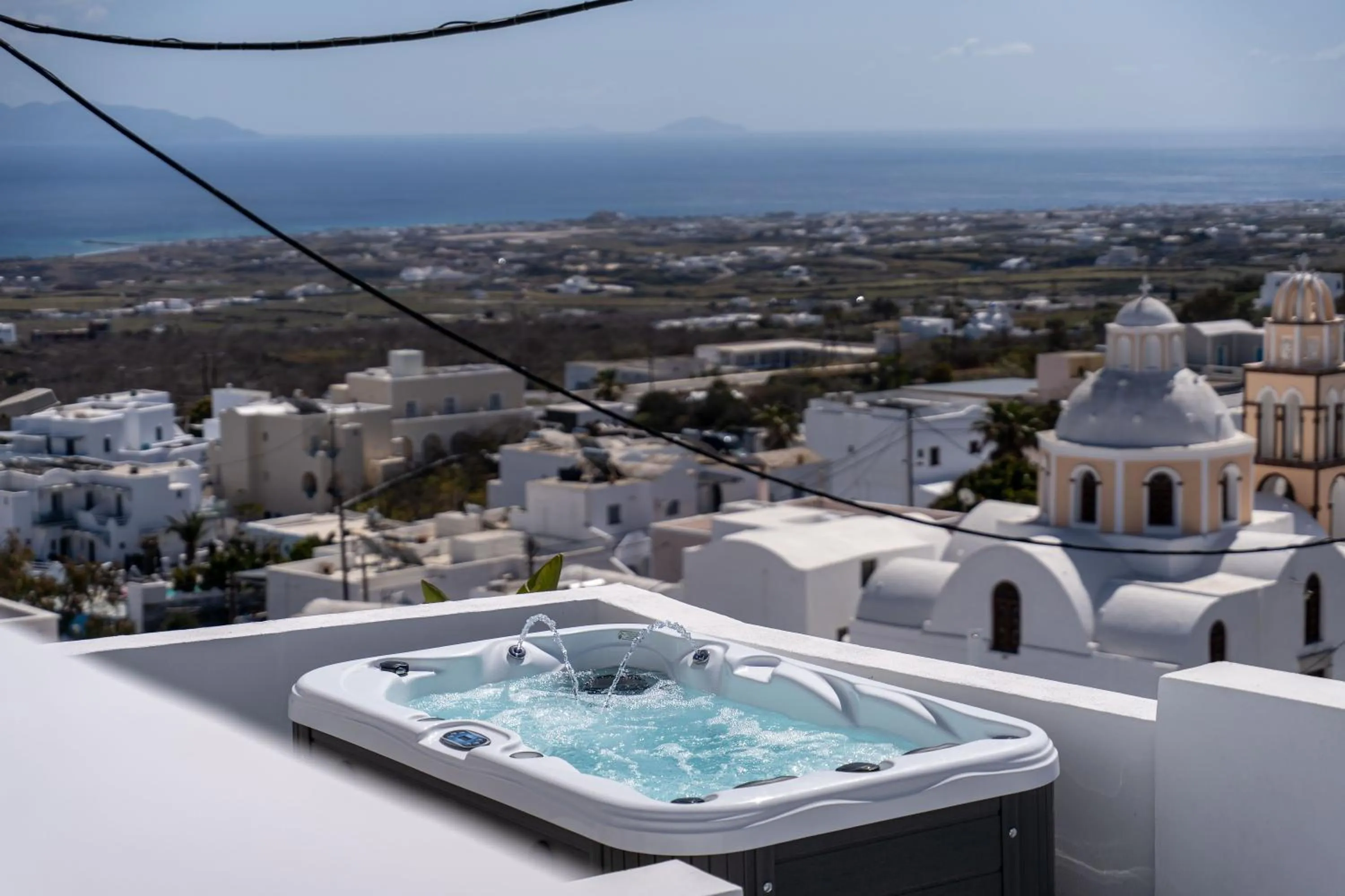 Hot Tub in Cycladic Suites & Spa