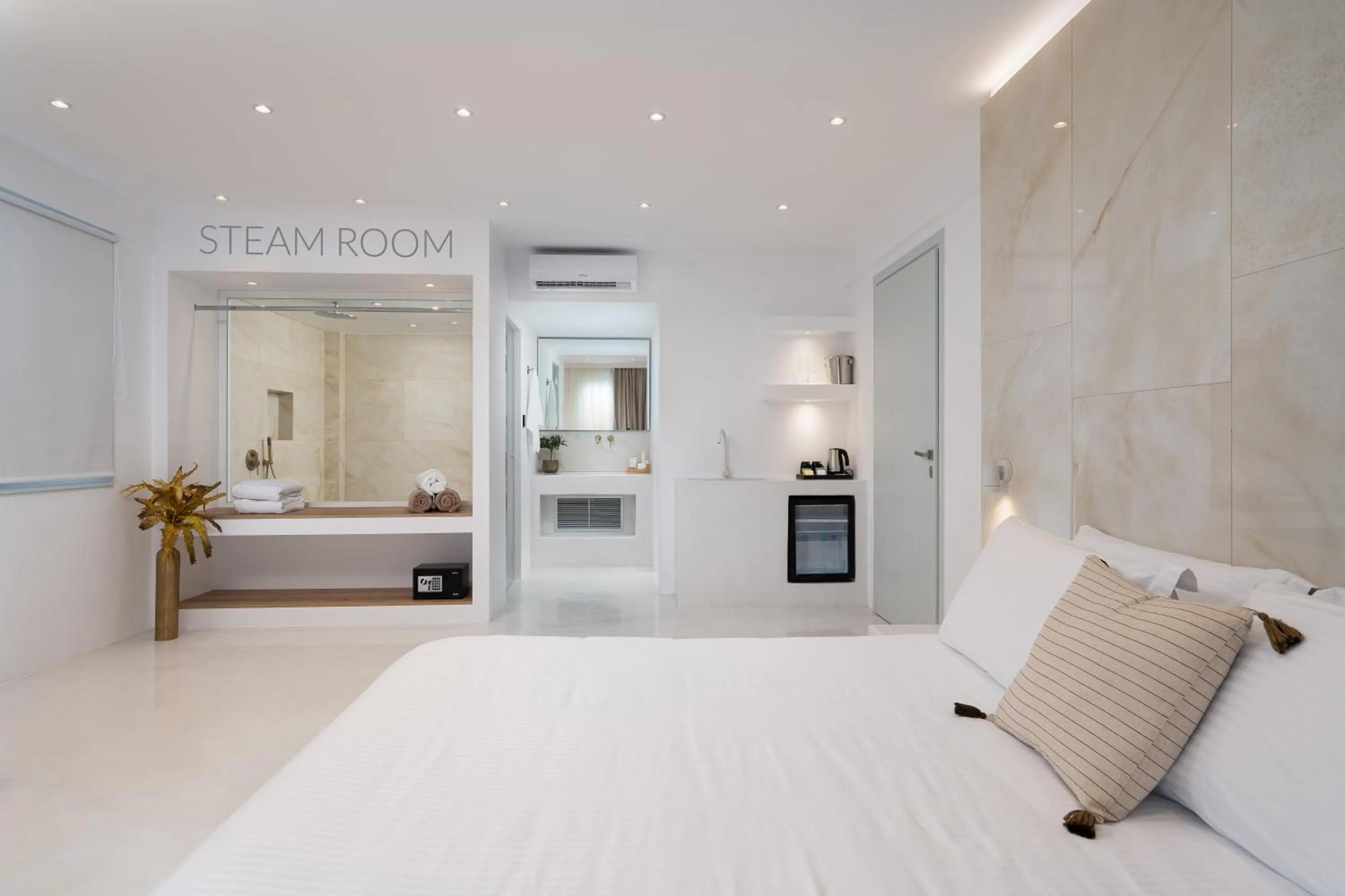 Bed in Cycladic Suites & Spa